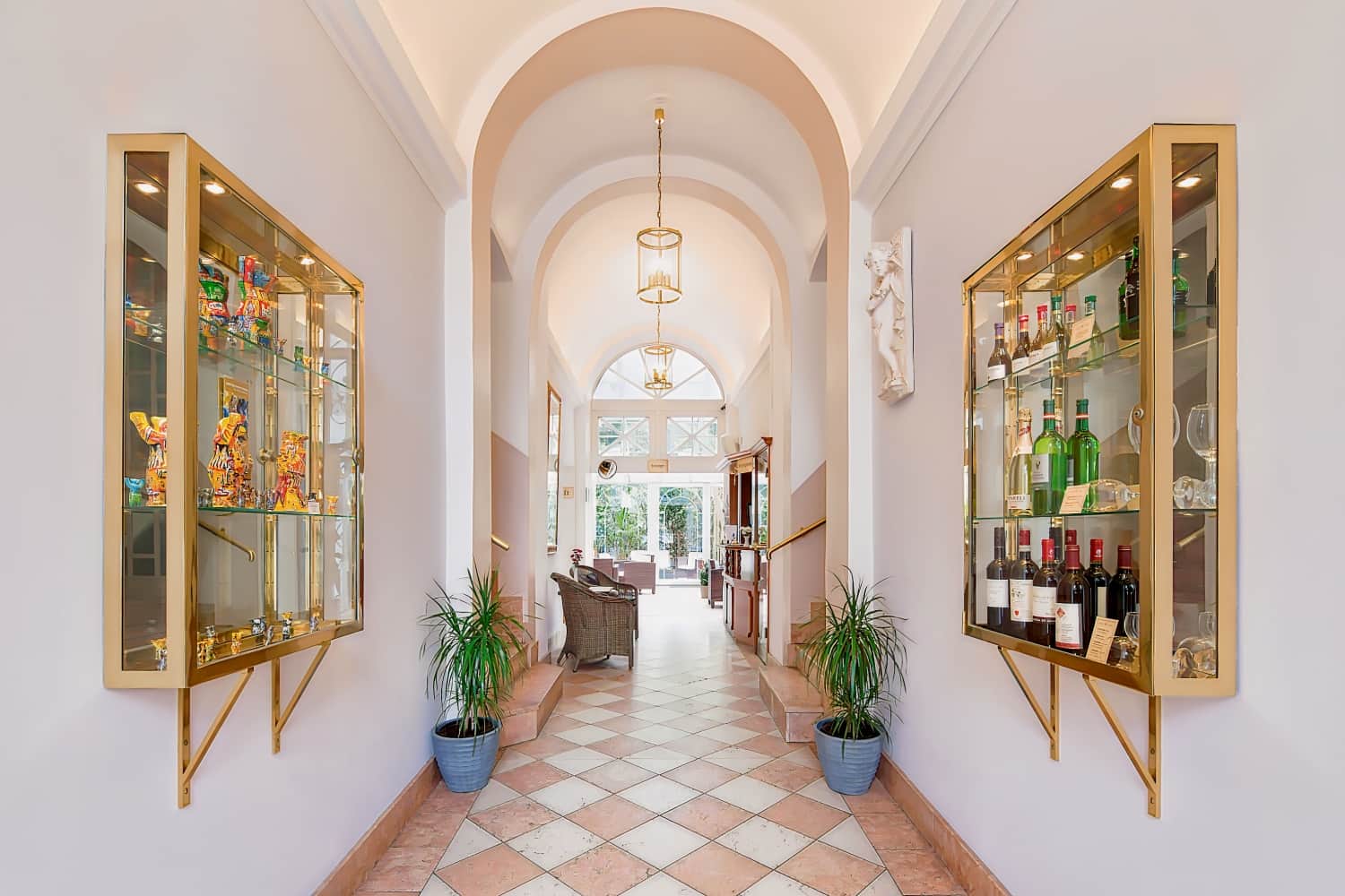 Gold Hotel