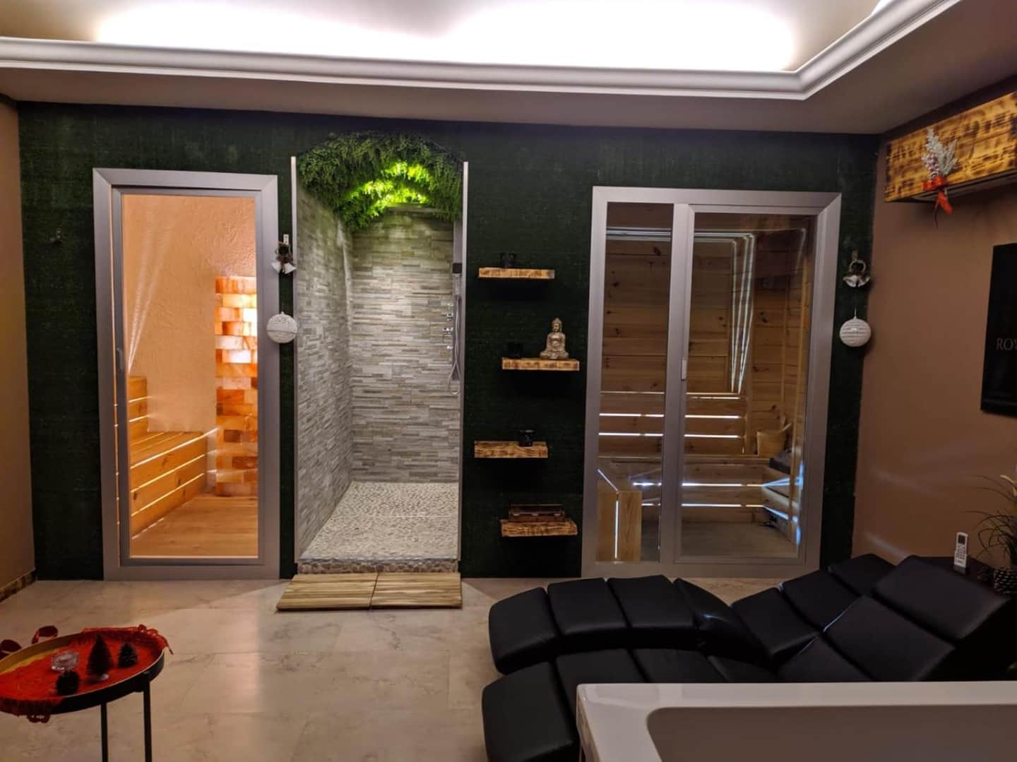 Royalty Rooms & Spa