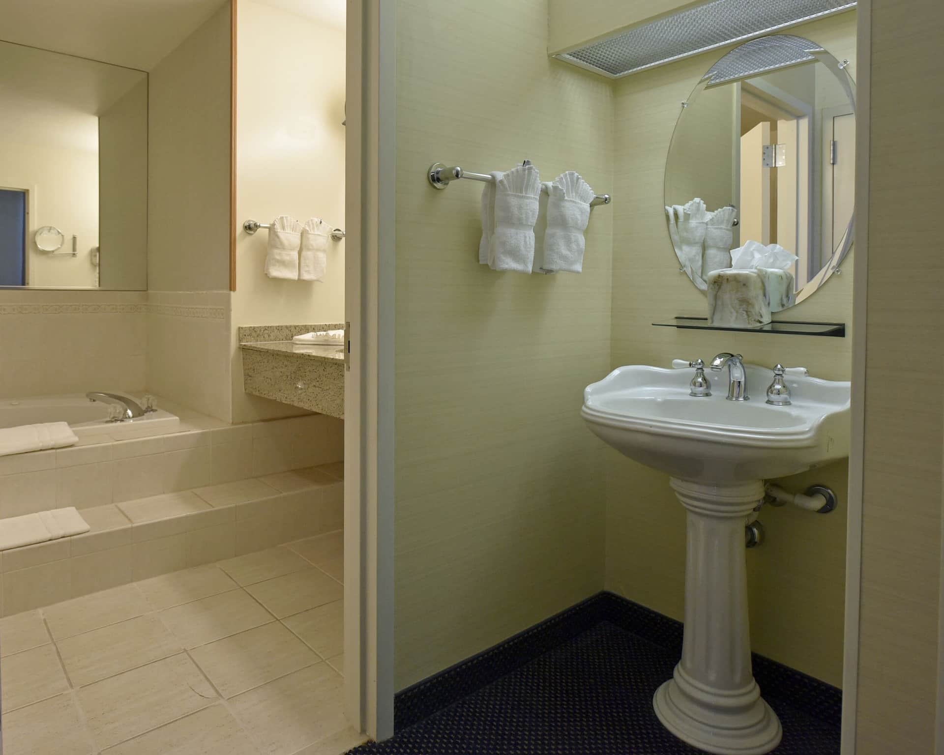 Maron Hotel and Suites