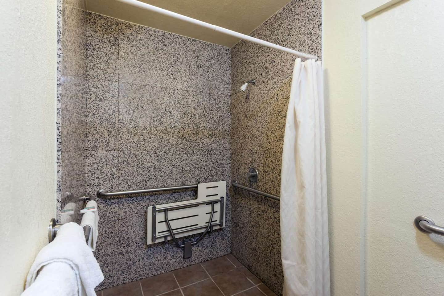 Travelodge by Wyndham Long Beach Convention Center