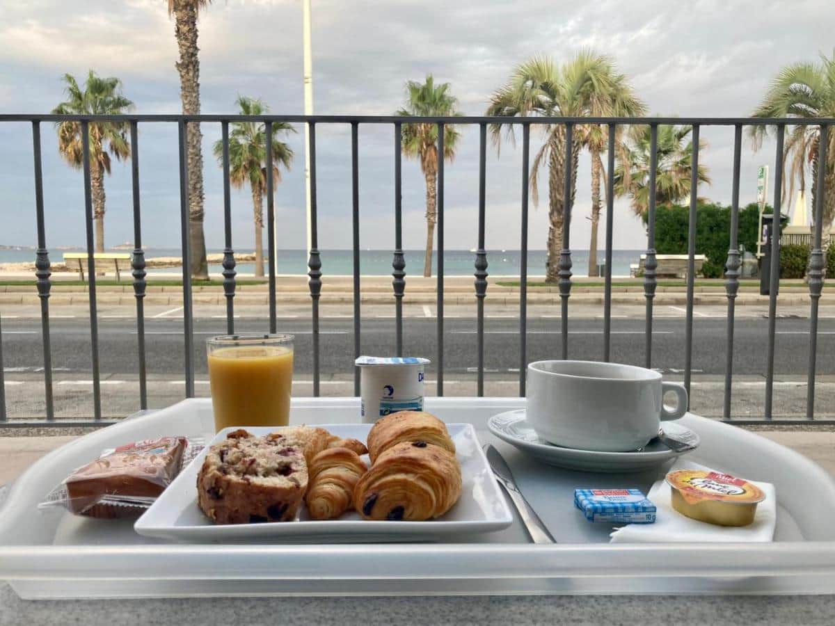 Adonis Six-Fours - Hôtel Le Bel Azur
