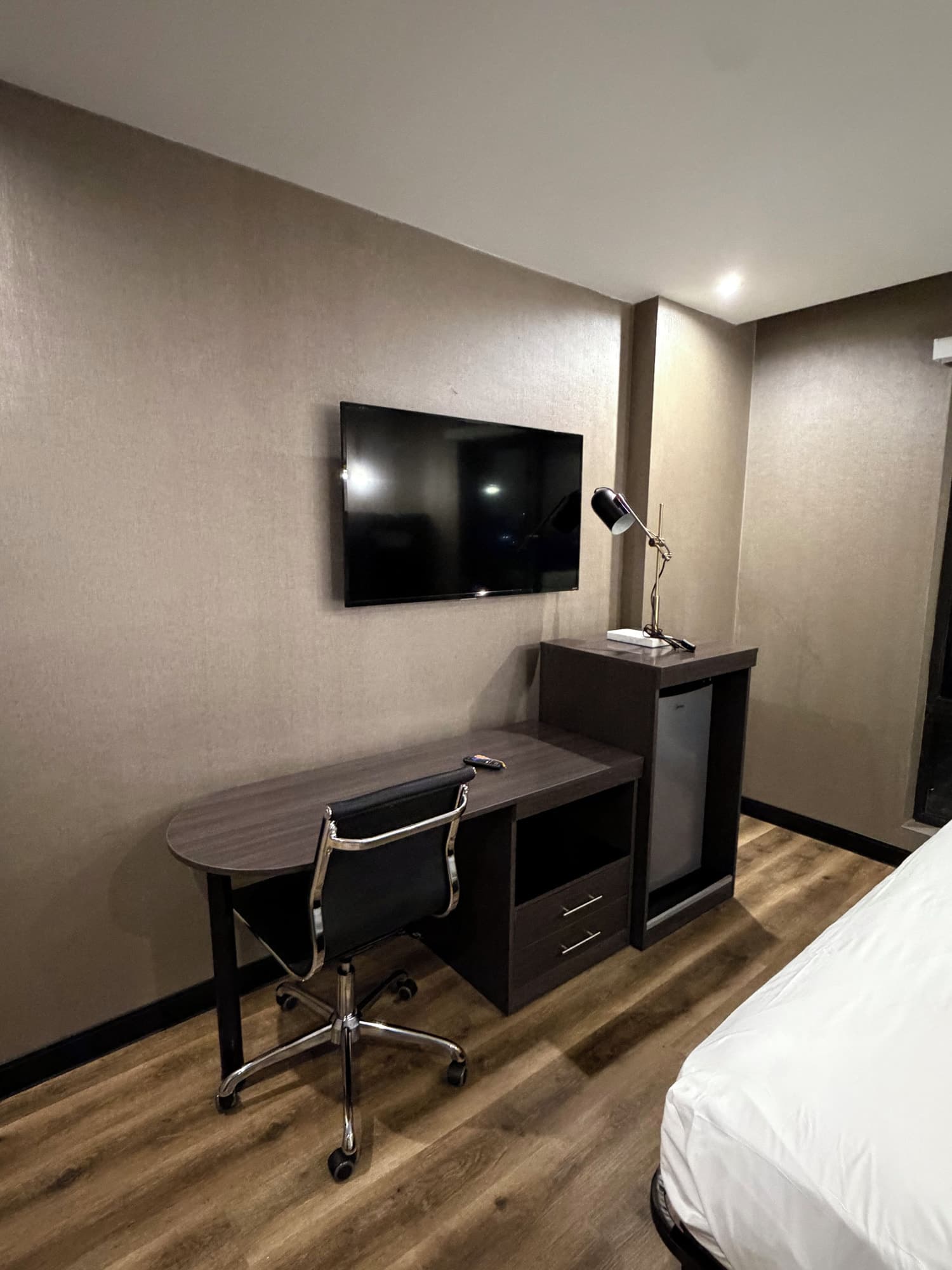 Lux Hotel LIC