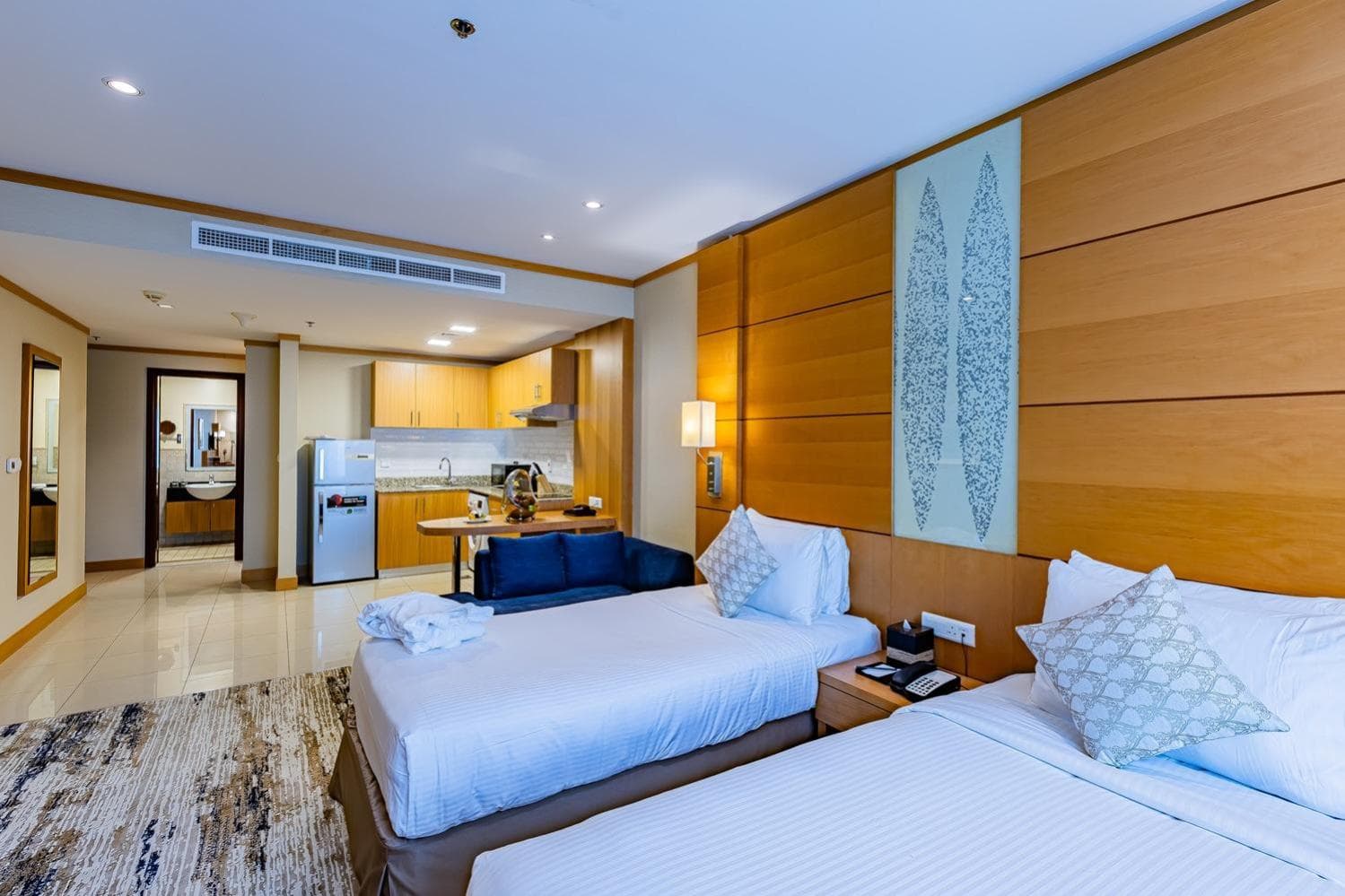 Carlton Downtown Hotel