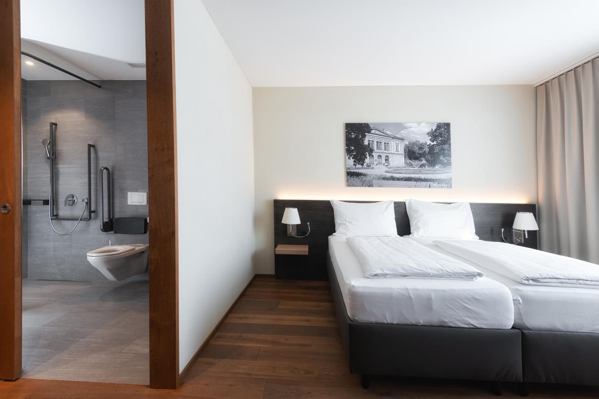 Hotel one66