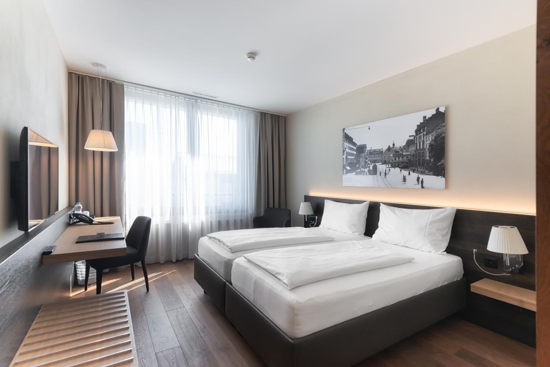Hotel one66