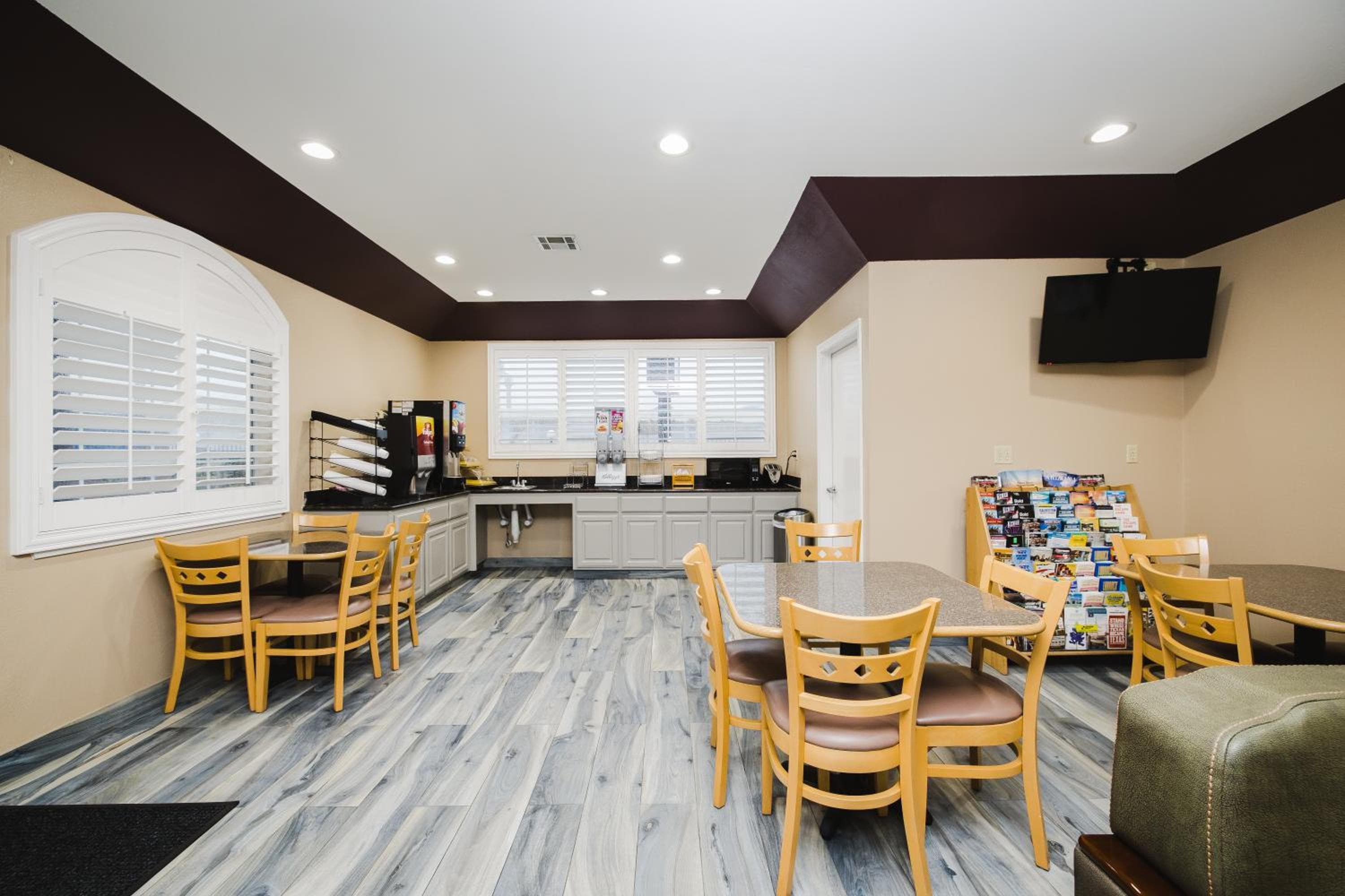 Sapphire Inn & Suites