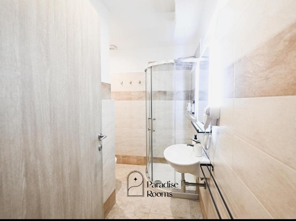 Hotel Paradise Rooms