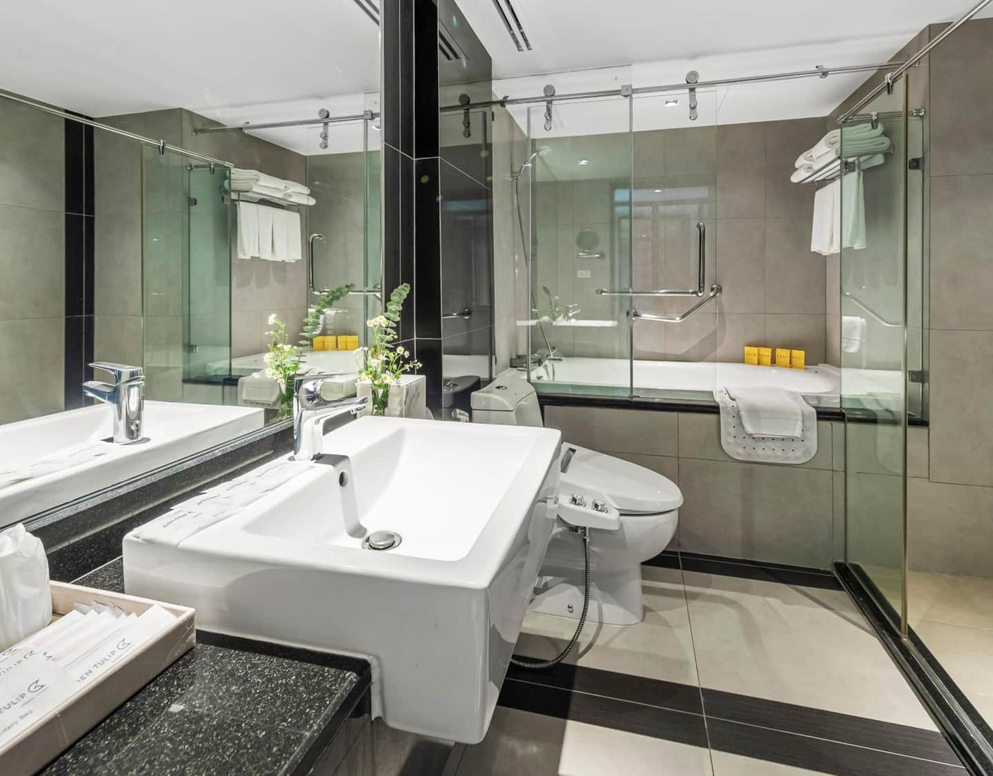 Golden Tulip Mandison Suites