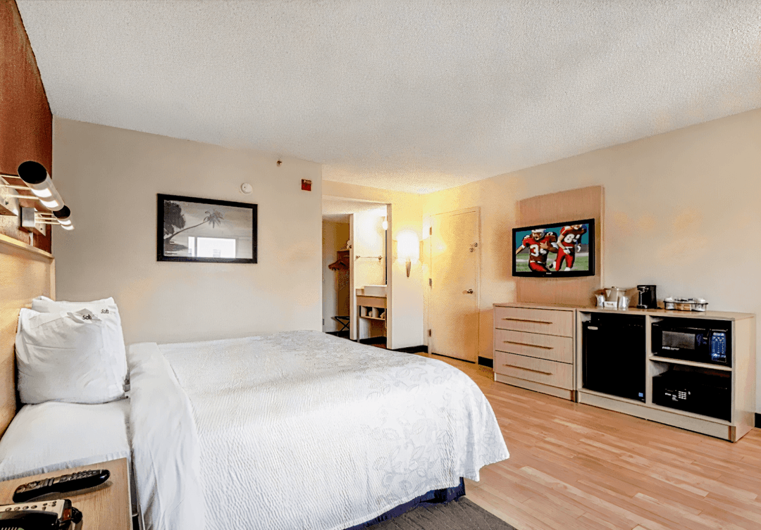 Red Roof PLUS+ Miami Airport