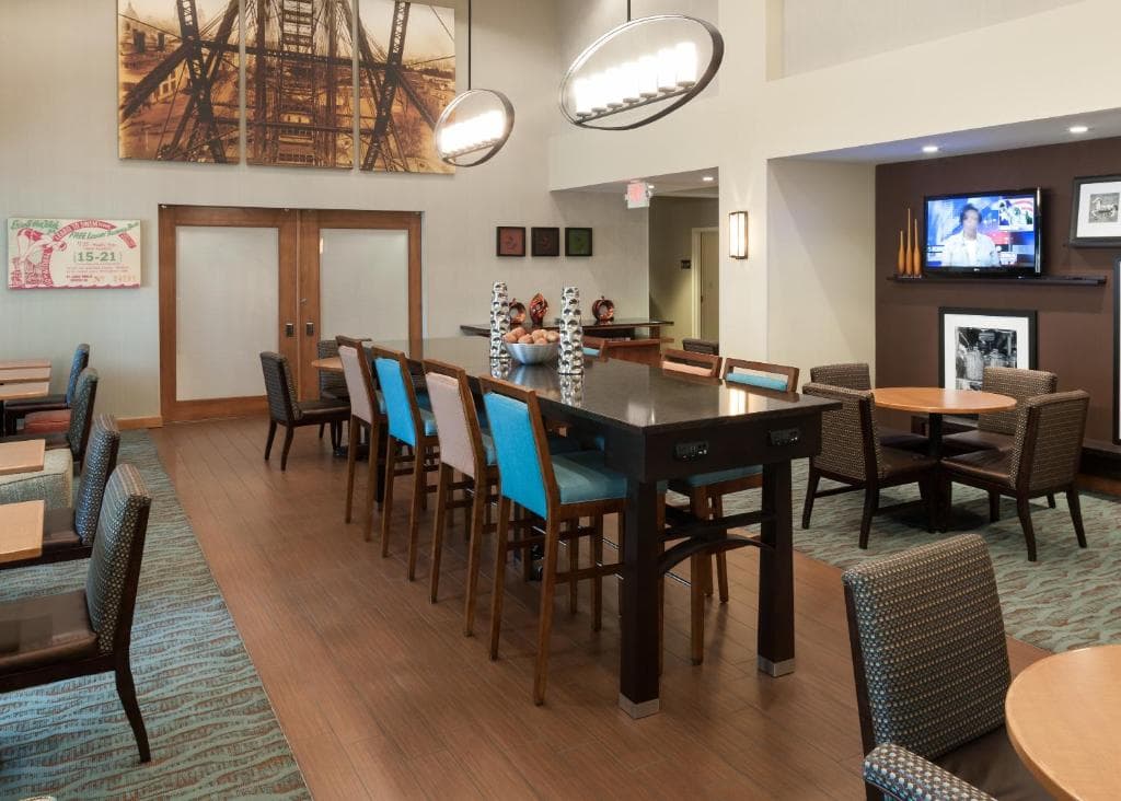 Hampton Inn & Suites St. Louis @ Forest Park