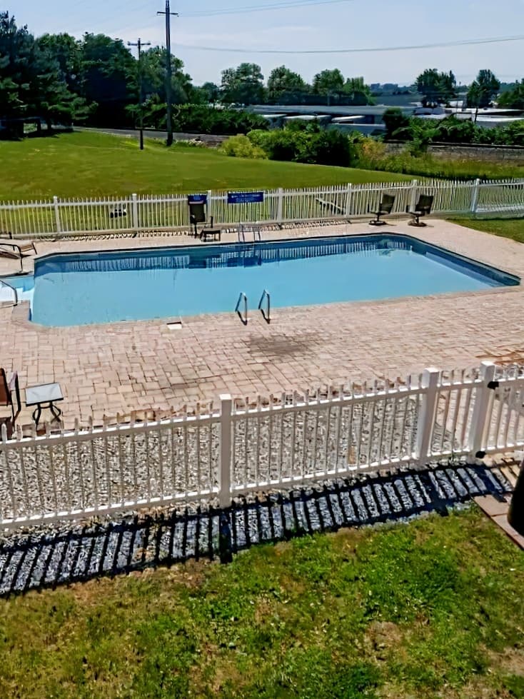 Days Inn & Suites by Wyndham Lancaster Amish Country