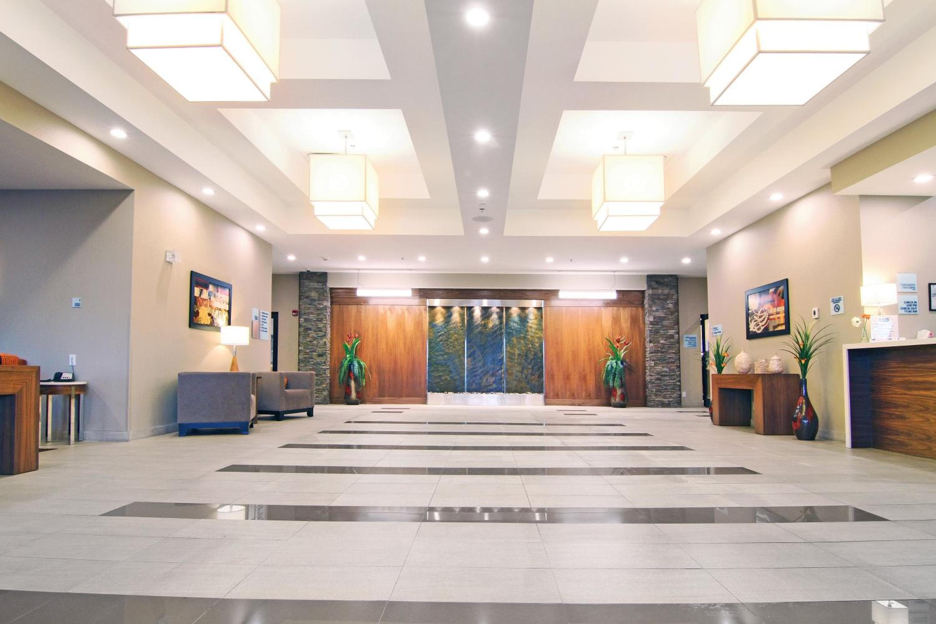 Holiday Inn Express & Suites Calgary University