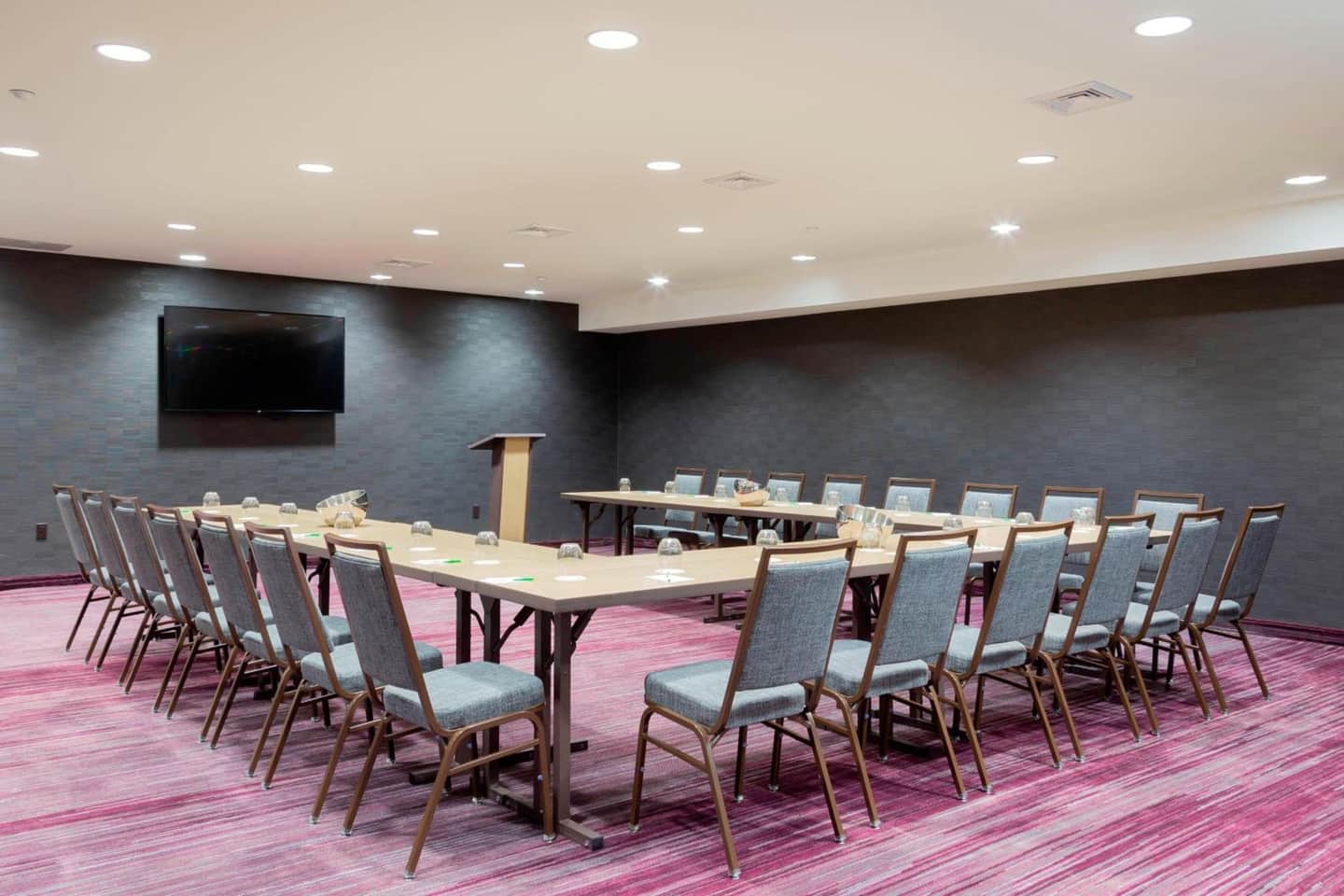 Courtyard by Marriott New York Queens/Fresh Meadows