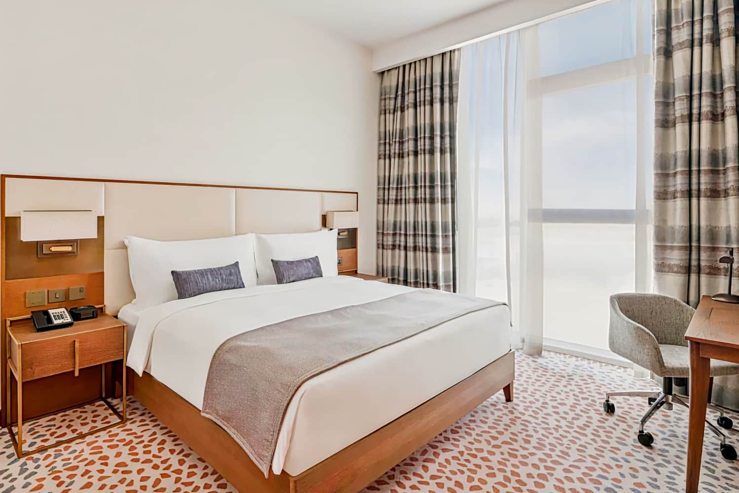 Staybridge Suites Dubai Al-Maktoum Airport