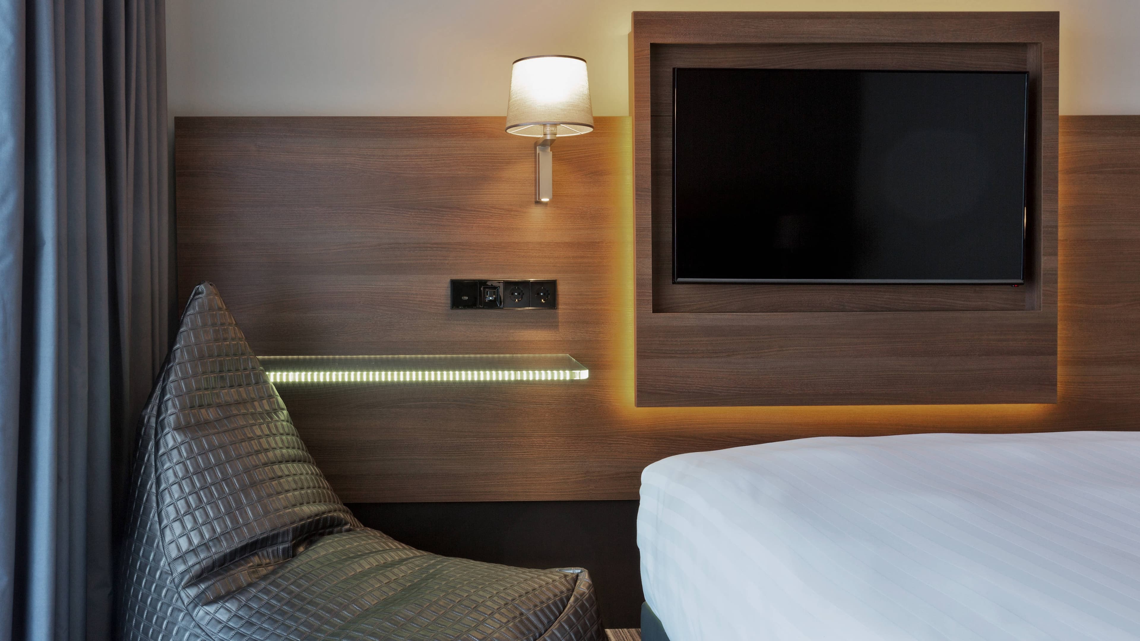 Moxy Amsterdam Houthavens