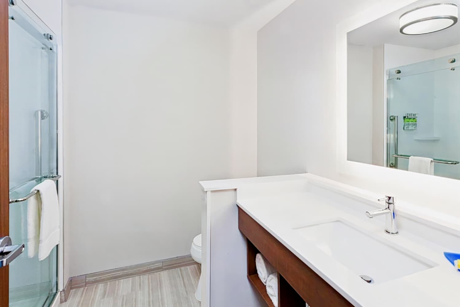 Holiday Inn Express & Suites - Fayetteville