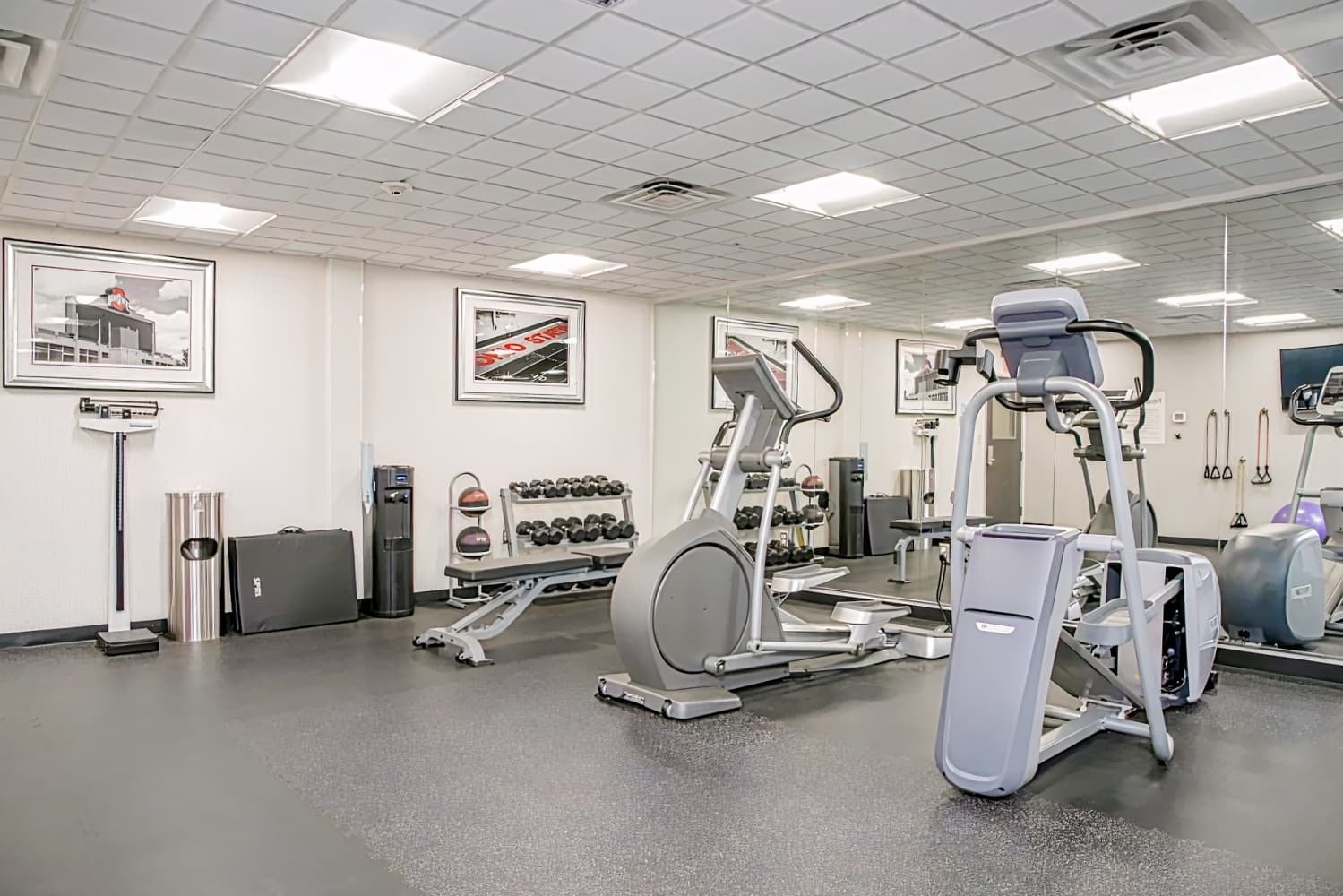 Holiday Inn Express & Suites Columbus - Polaris Parkway