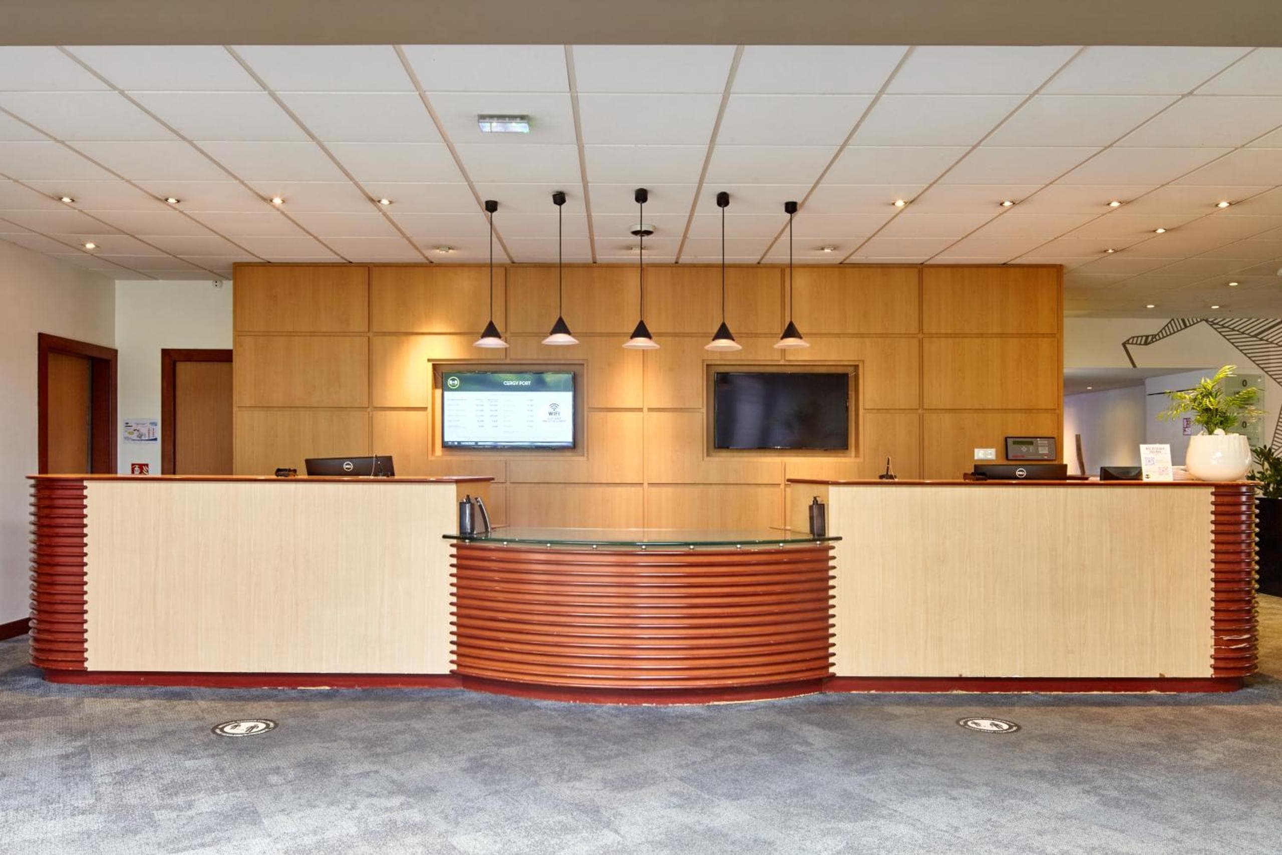 B&B Hôtel Cergy Port