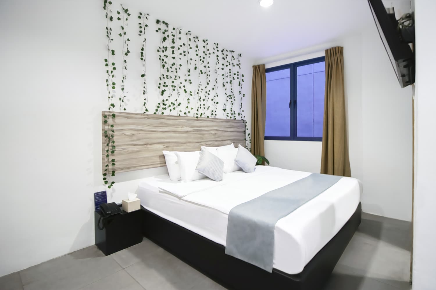 Victoria Hotel, a NuVe Group Collection