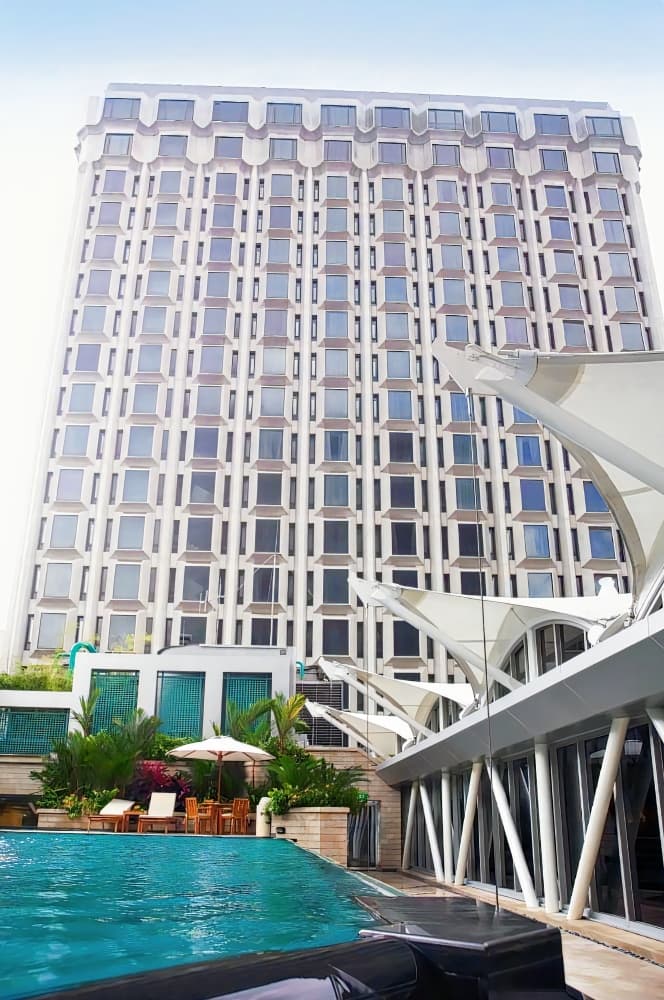 Peninsular Excelsior Hotel
