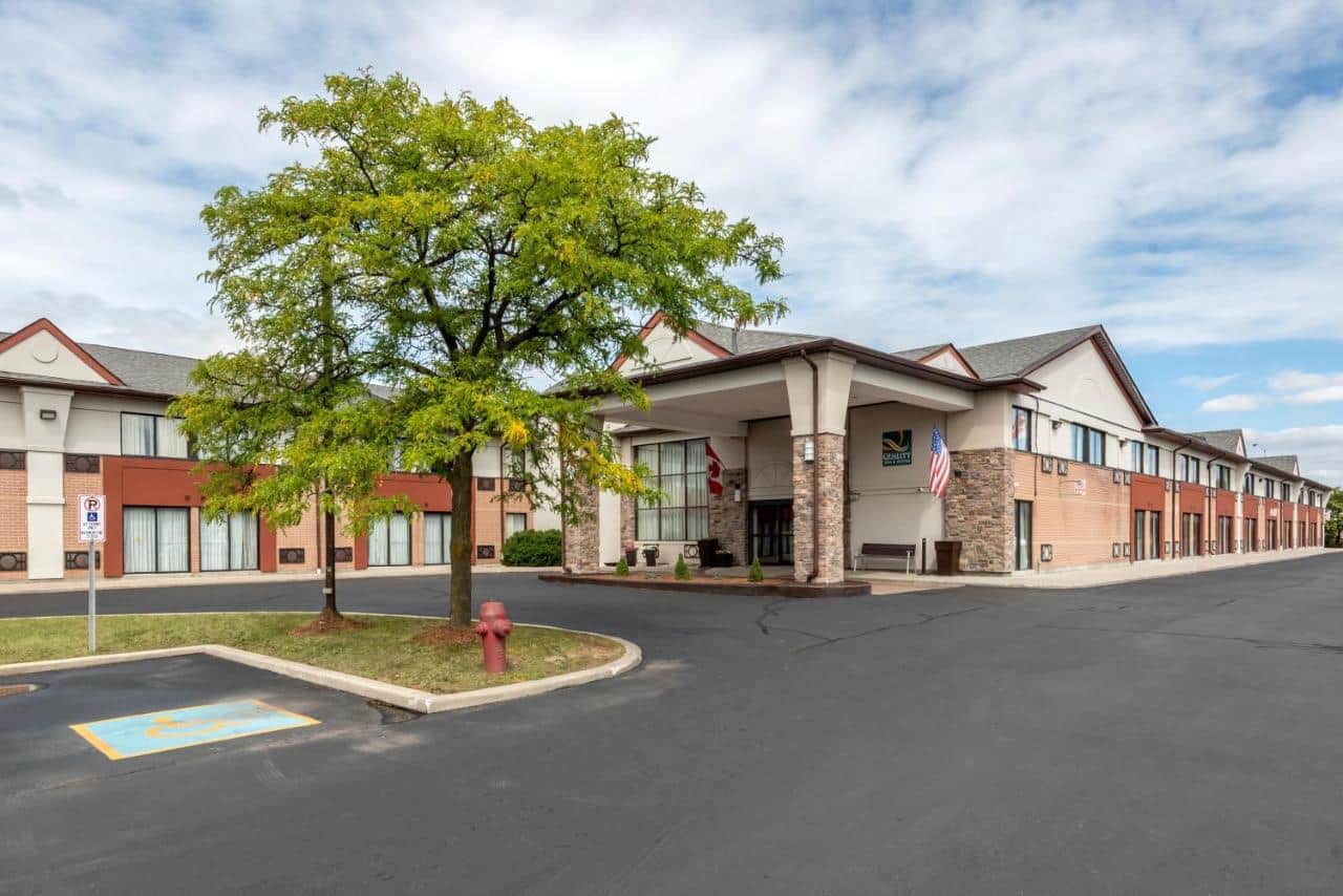 Quality Inn & Suites 5585 Ambler Drive Mississauga Ontario