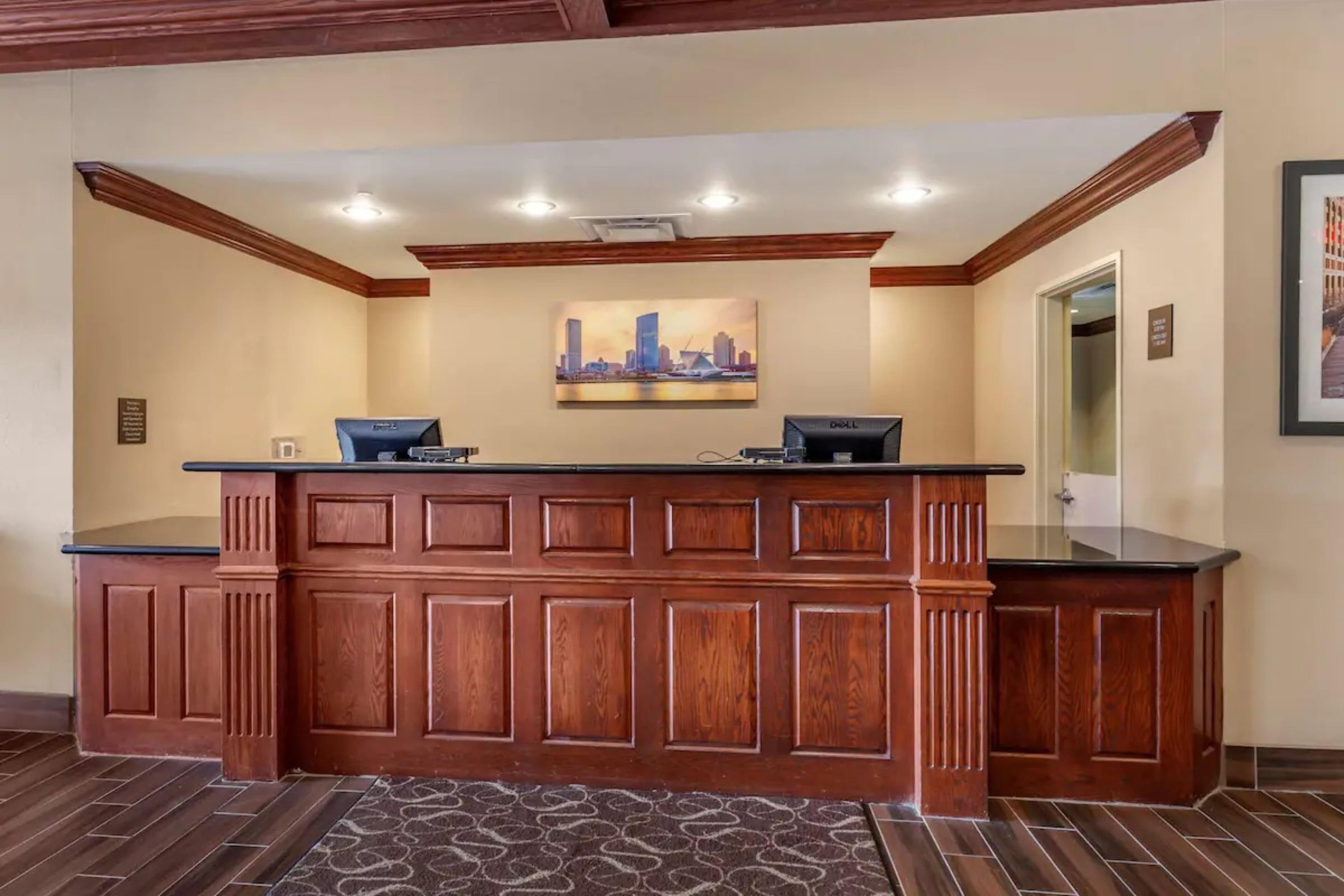 Holiday Inn Express & Suites Milwaukee NW – Park Place, an IHG Hotel