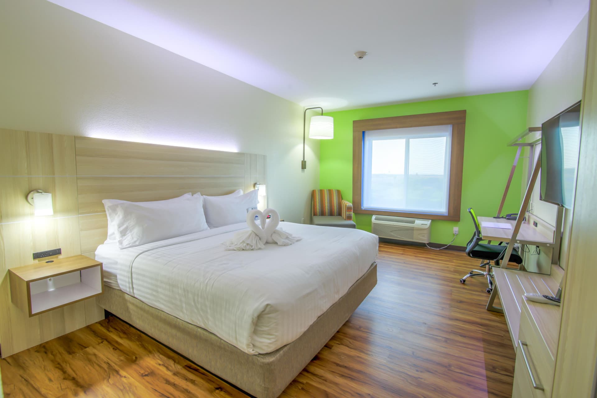Holiday Inn Express & Suites Raymondville, an IHG Hotel