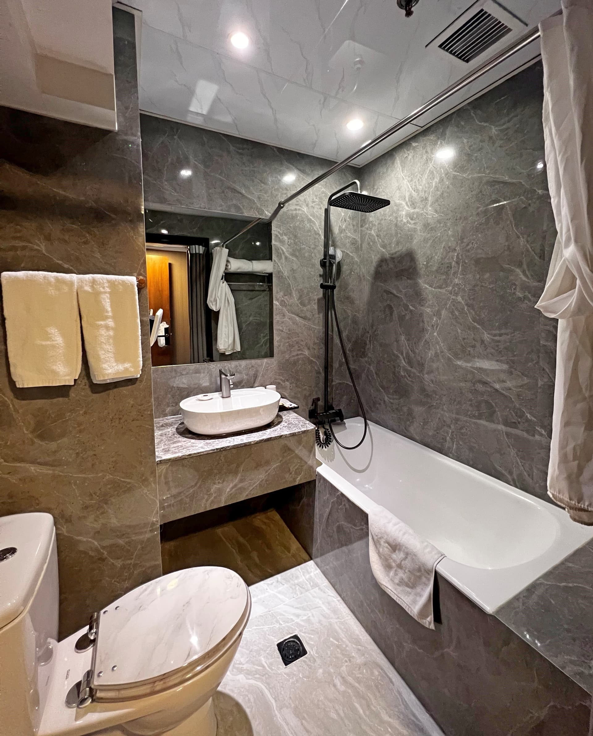 Hennessy Hotel