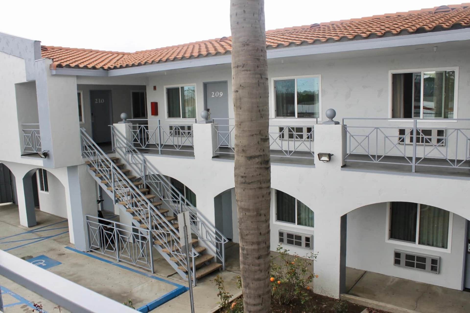 Crescent Inn
