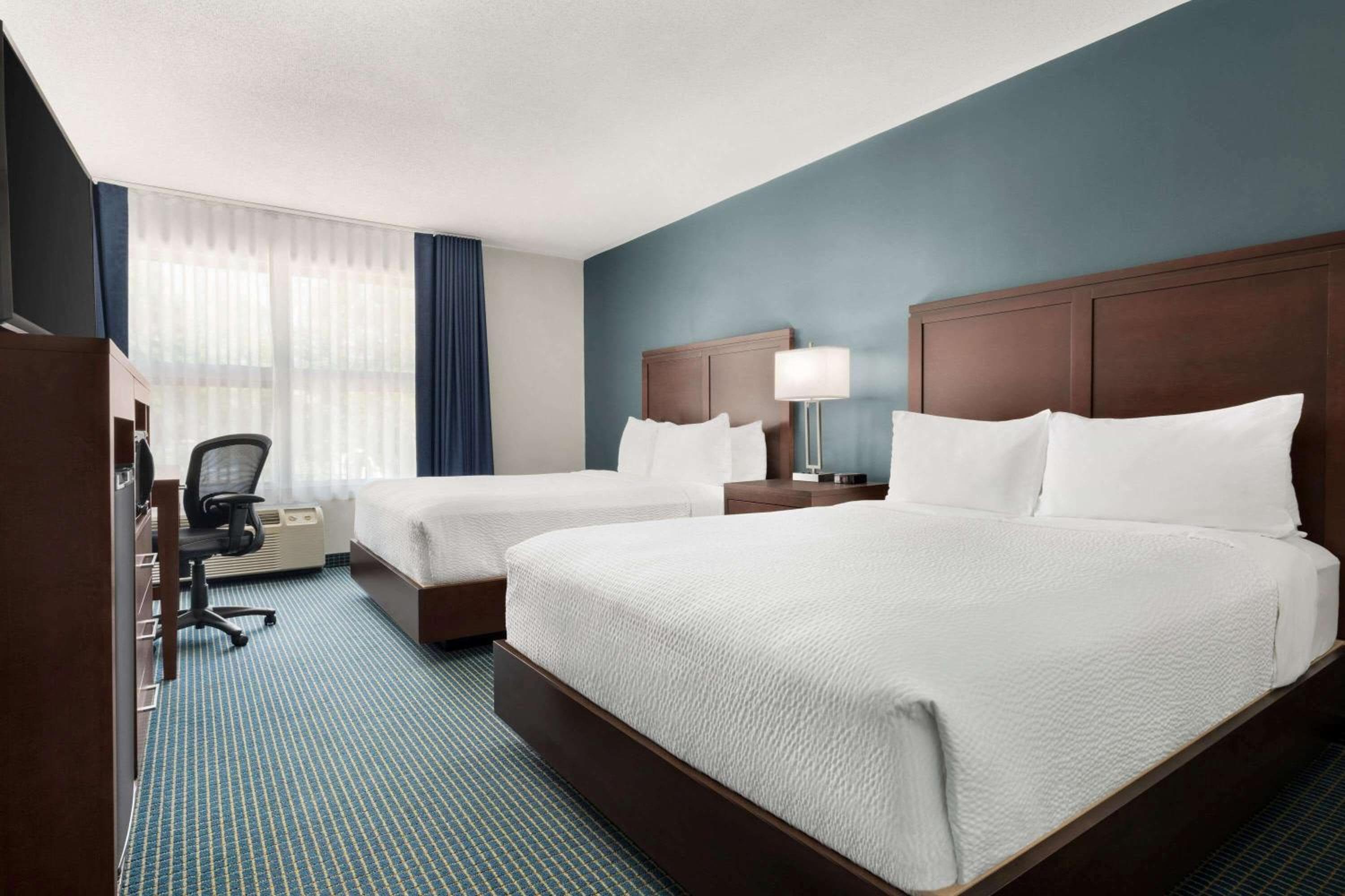 Days Inn by Wyndham Sarnia Harbourfront