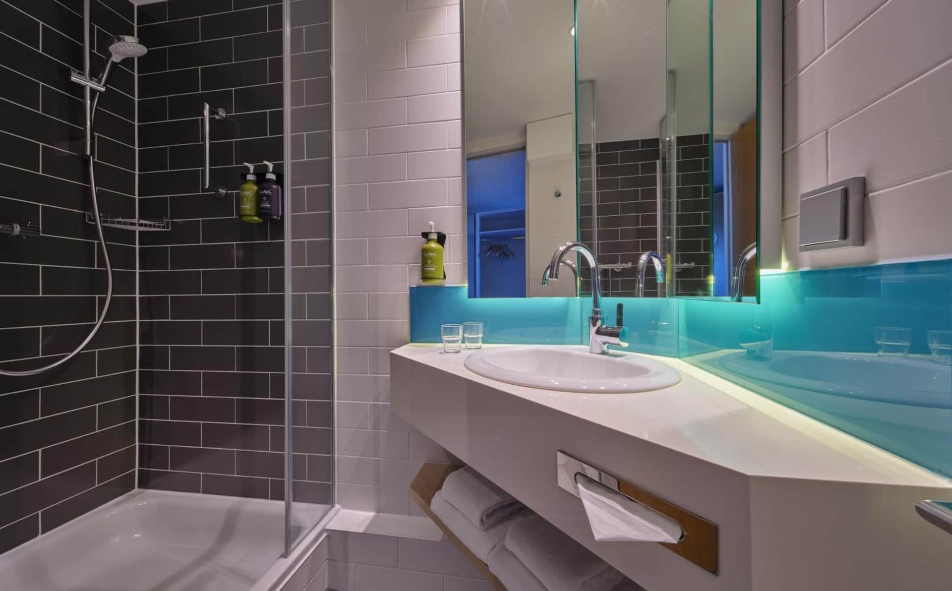 Holiday Inn Express Frankfurt Airport, an IHG Hotel