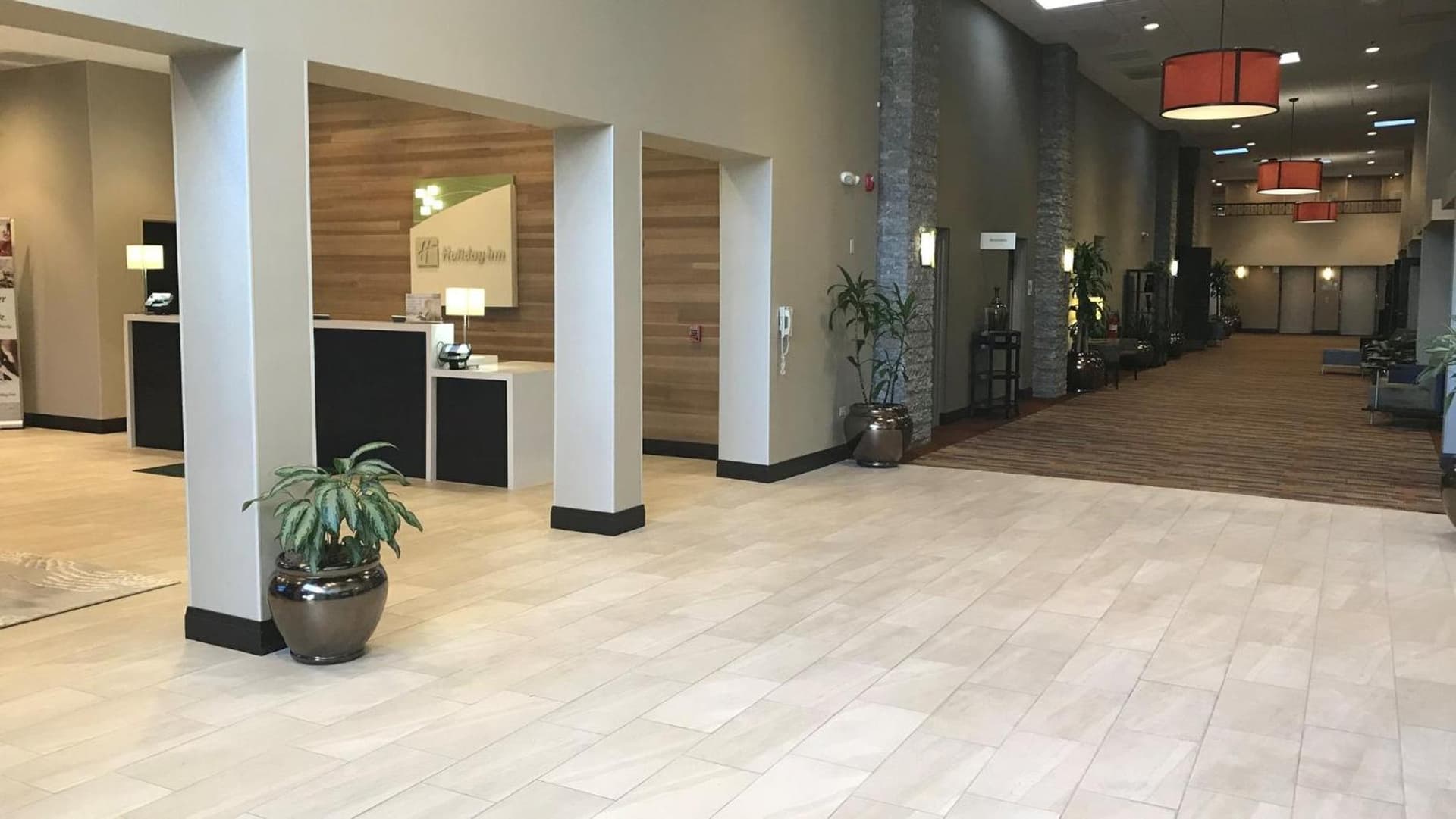 Holiday Inn & Suites Chicago-Carol Stream Wheaton, an IHG Hotel