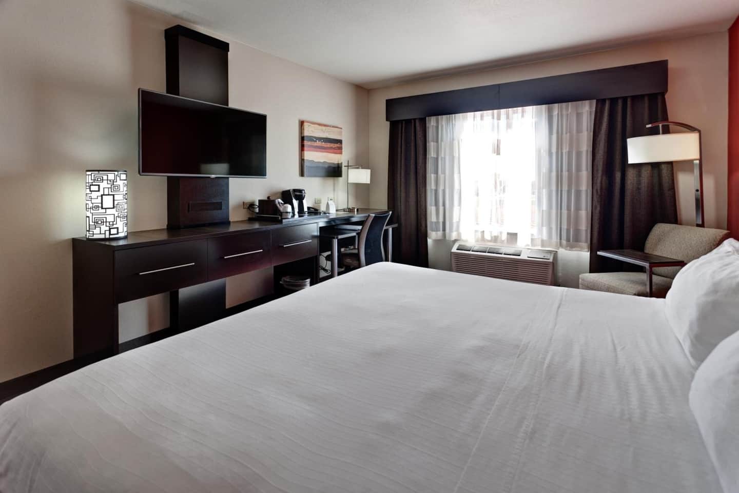 Holiday Inn Express & Suites Wichita Northwest Maize K-96