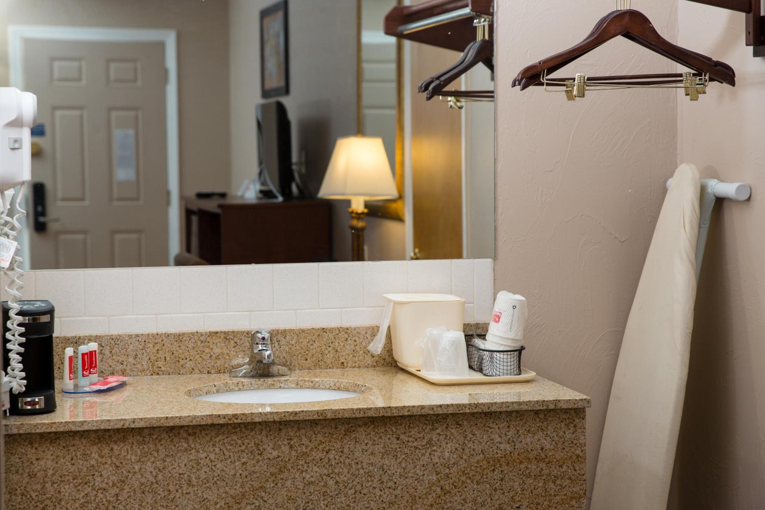 Econo Lodge Sturbridge Route 20