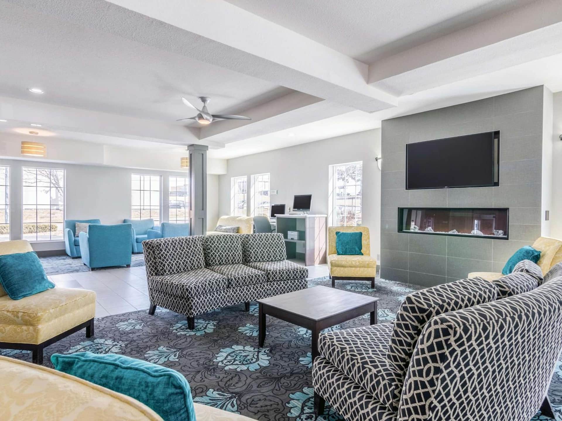 La Quinta Inn & Suites by Wyndham Kansas City Airport