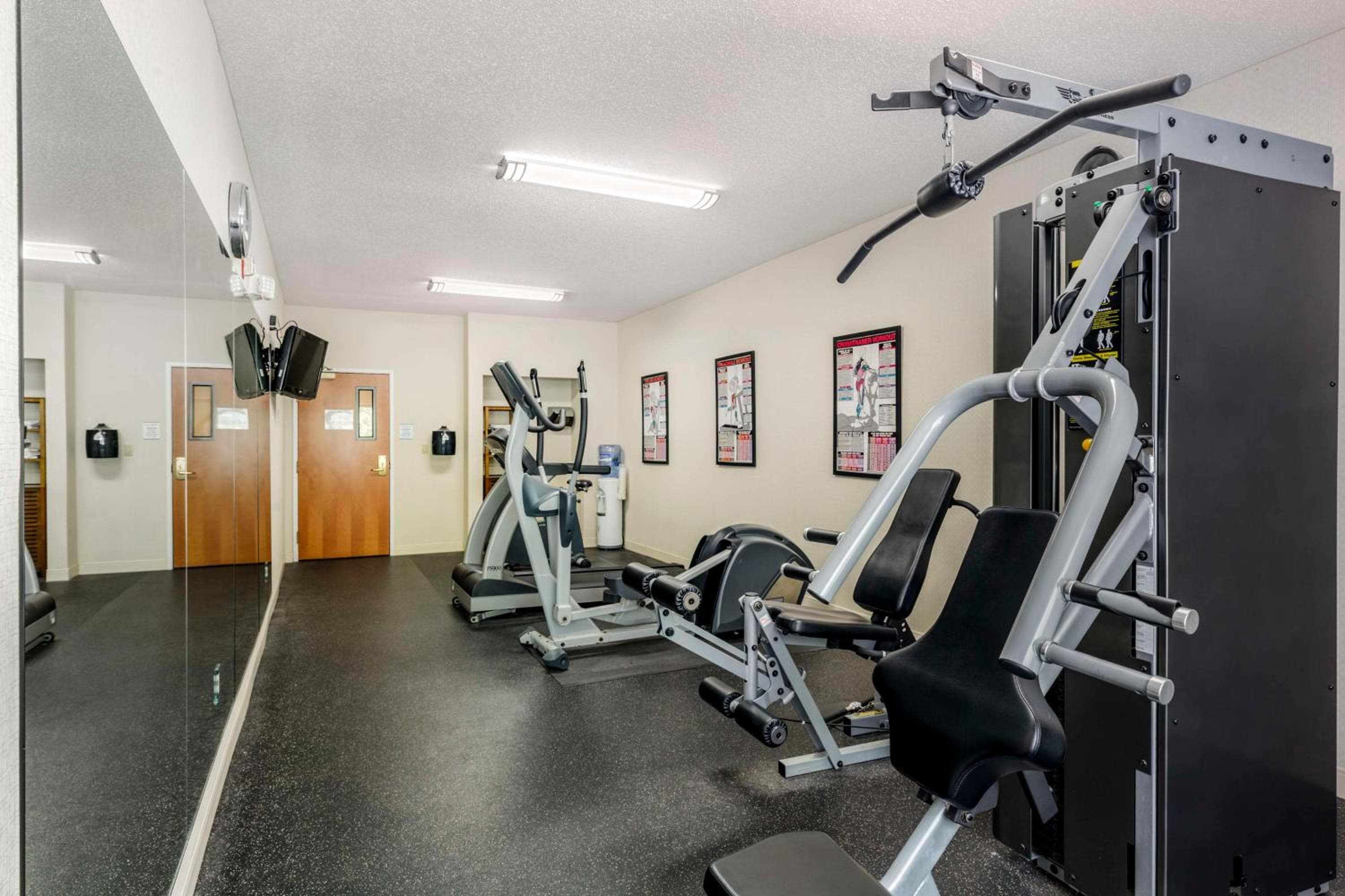 Best Western PLUS NEW ENGLAND INN & SUITES