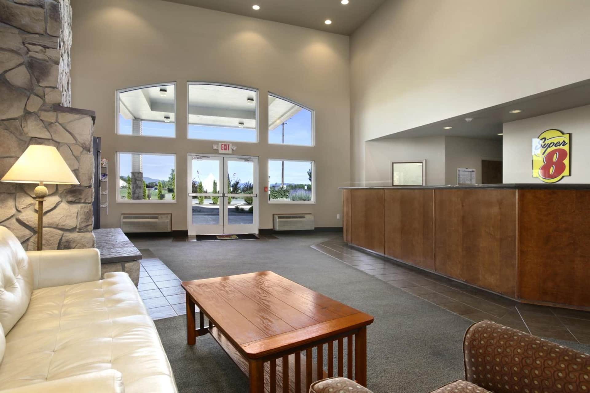 Super 8 by Wyndham Central Pt Medford