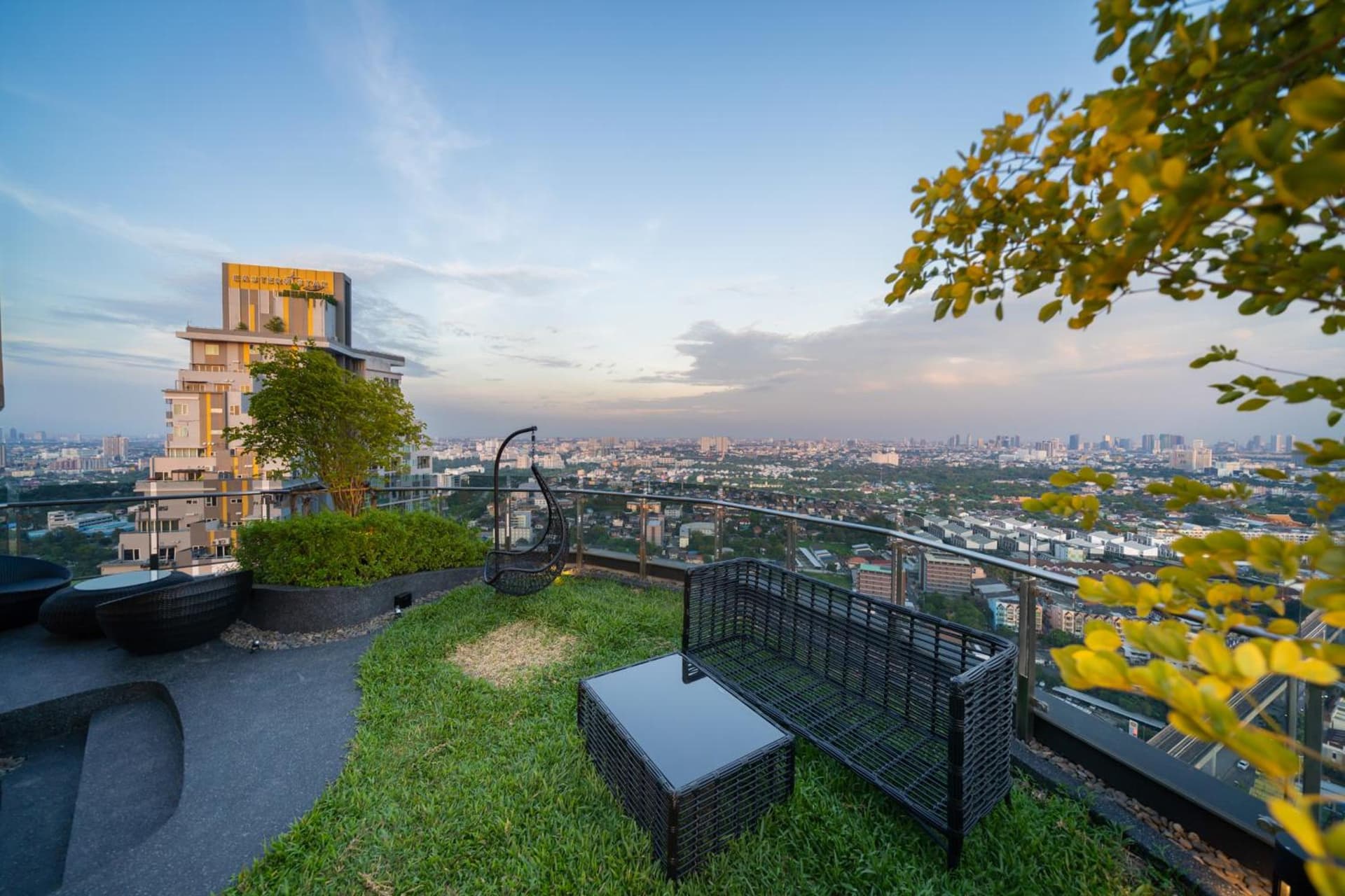 Oakwood Suites Tiwanon Bangkok