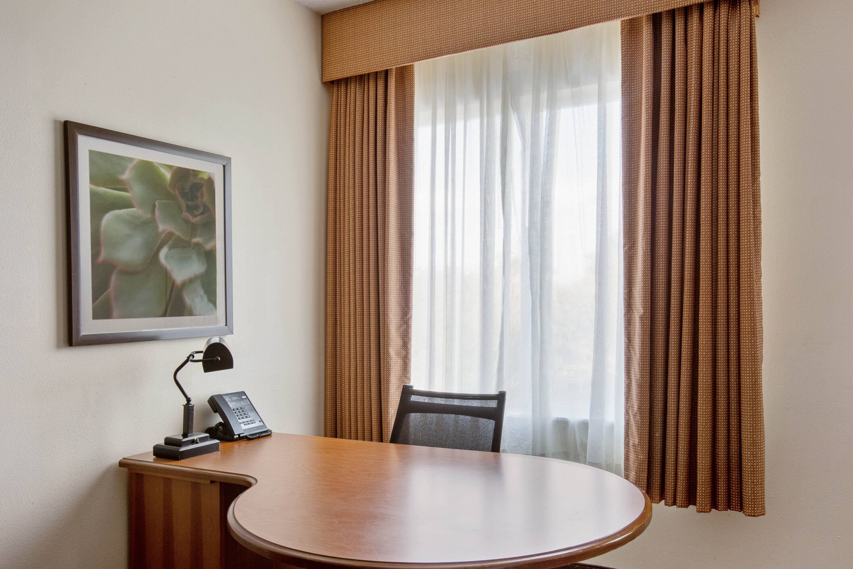 La Quinta Inn & Suites by Wyndham Sawgrass