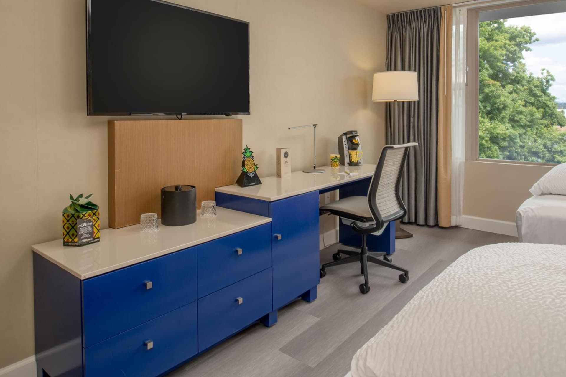 Staypineapple, Hotel Rose, Downtown Portland