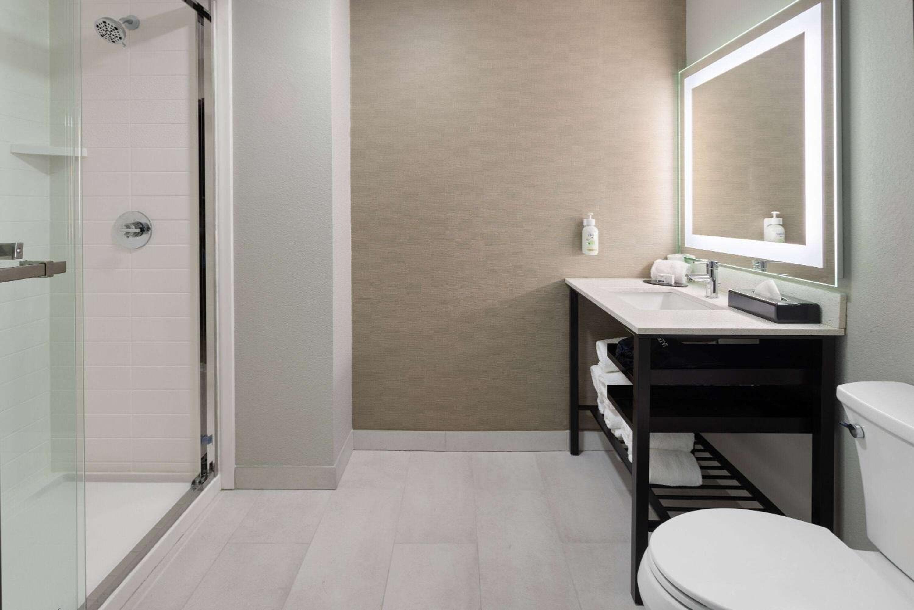 La Quinta Inn & Suites by Wyndham Memphis I-240