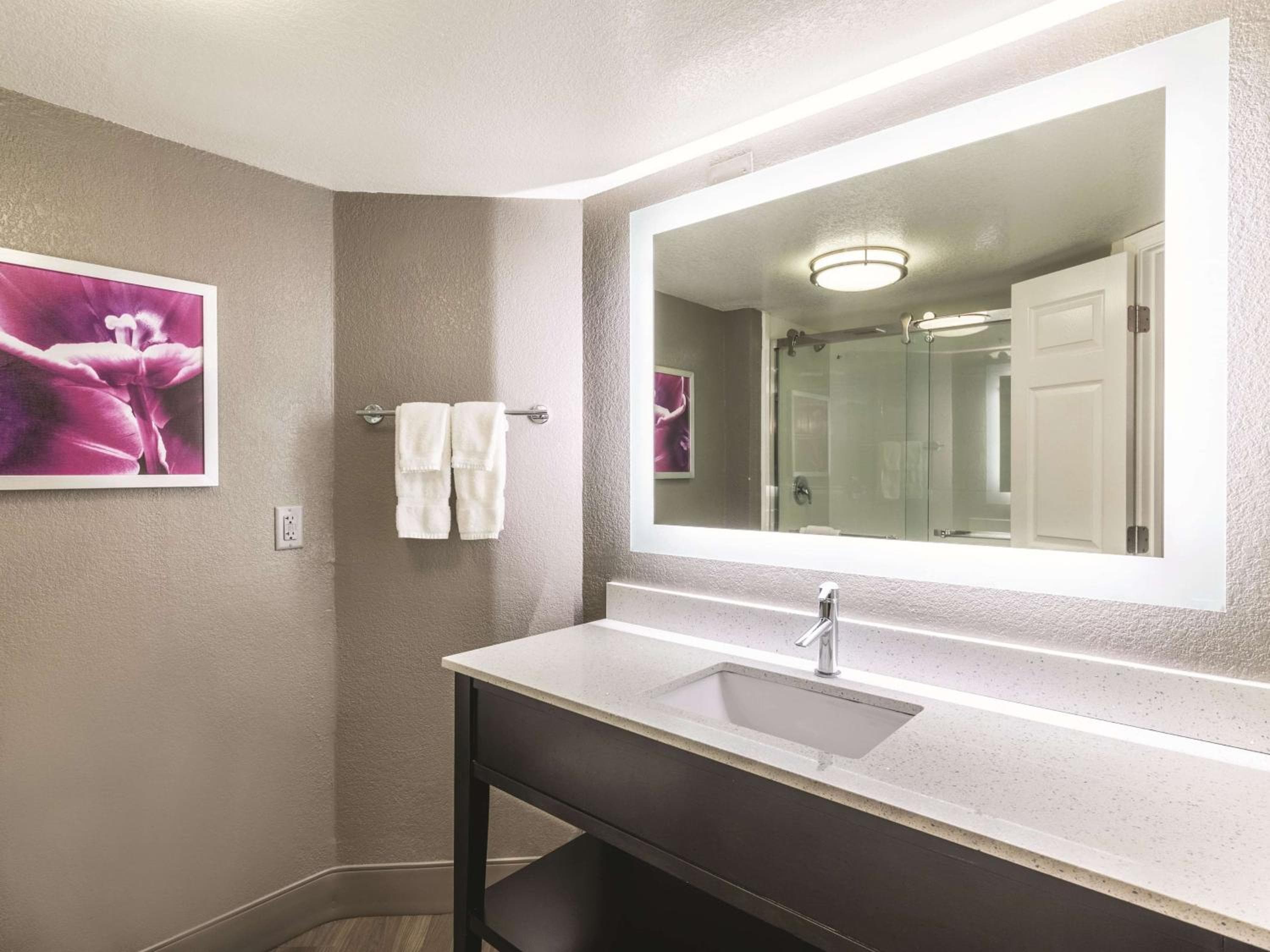 La Quinta Inn & Suites by Wyndham Austin Near The Domain