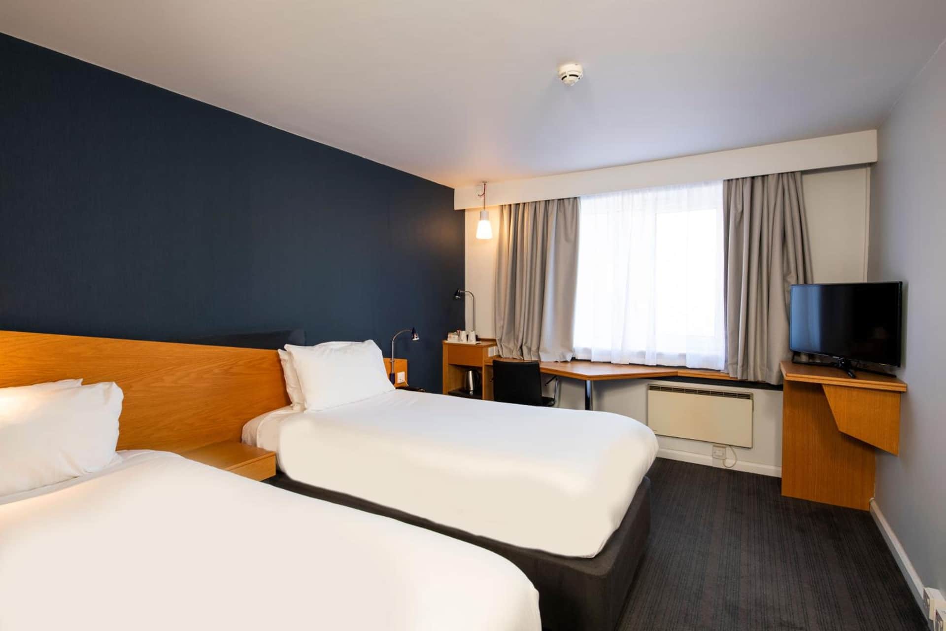 Holiday Inn Express - Swansea - East