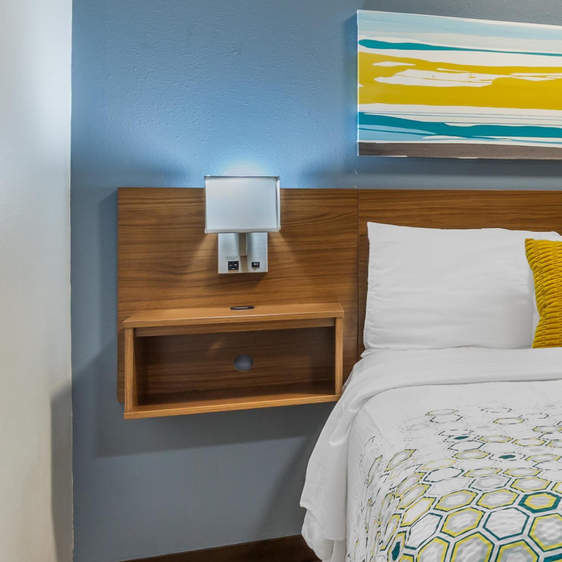 HomeTowne Studios & Suites by Red Roof Greensboro