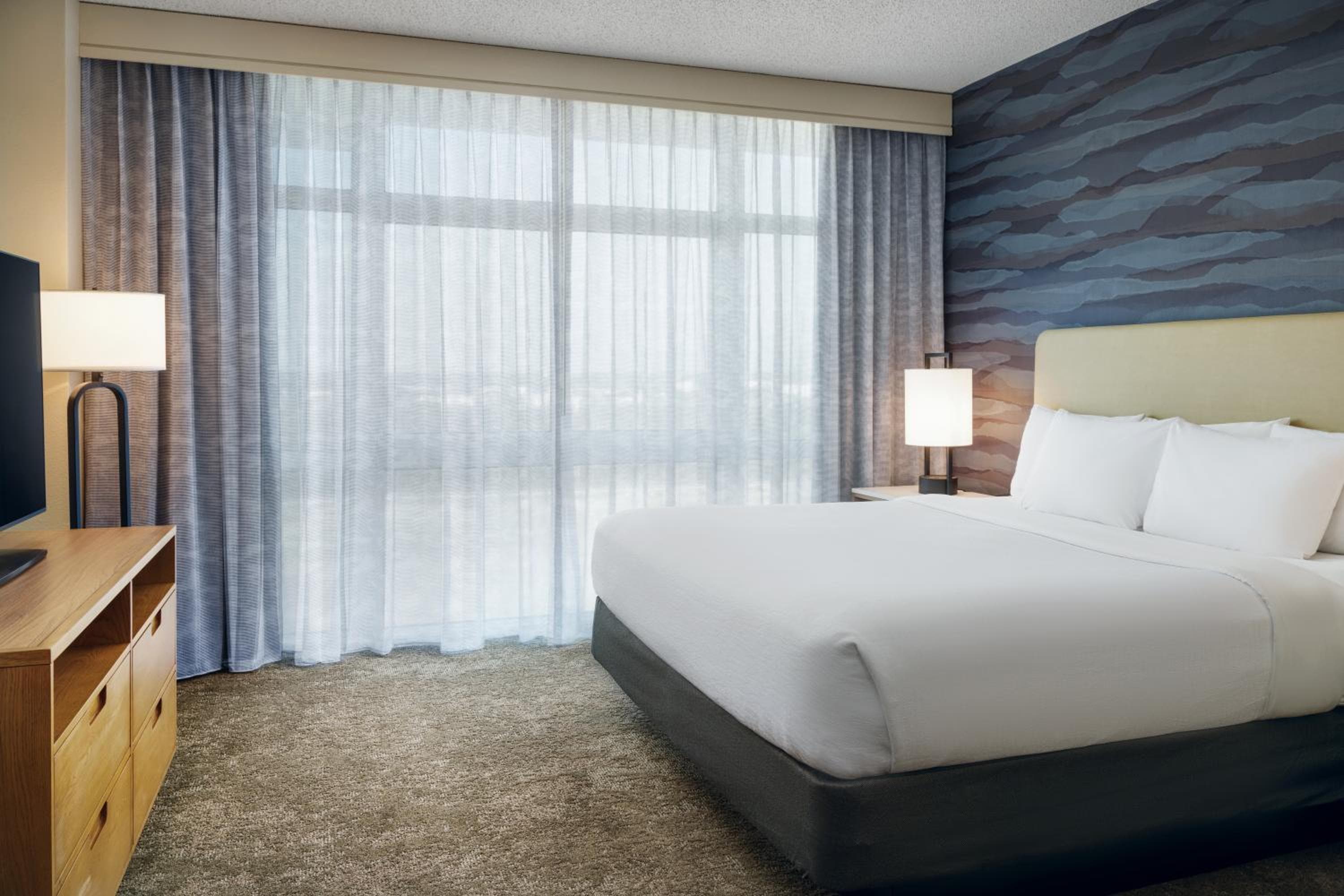 Embassy Suites by Hilton Charleston Airport Hotel & Convention Center