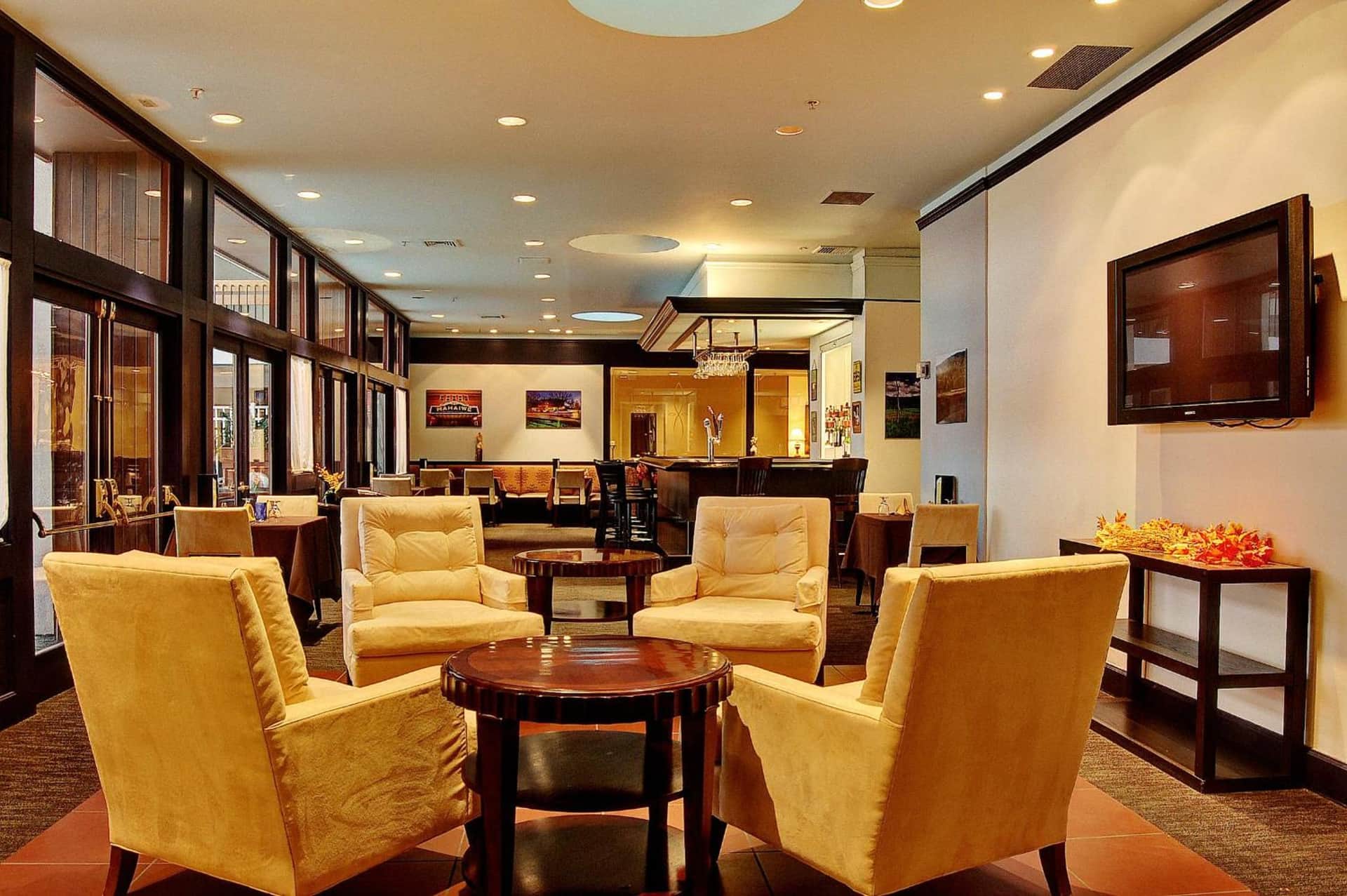 Holiday Inn and Suites Pittsfield-Berkshires