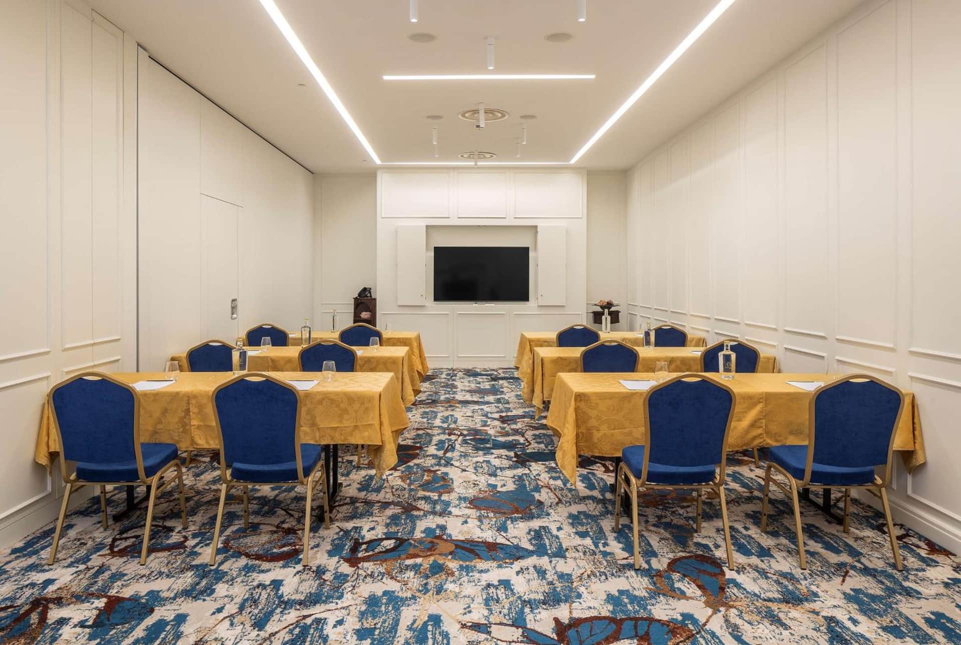 The Emerald House Lisbon Curio Collection By Hilton