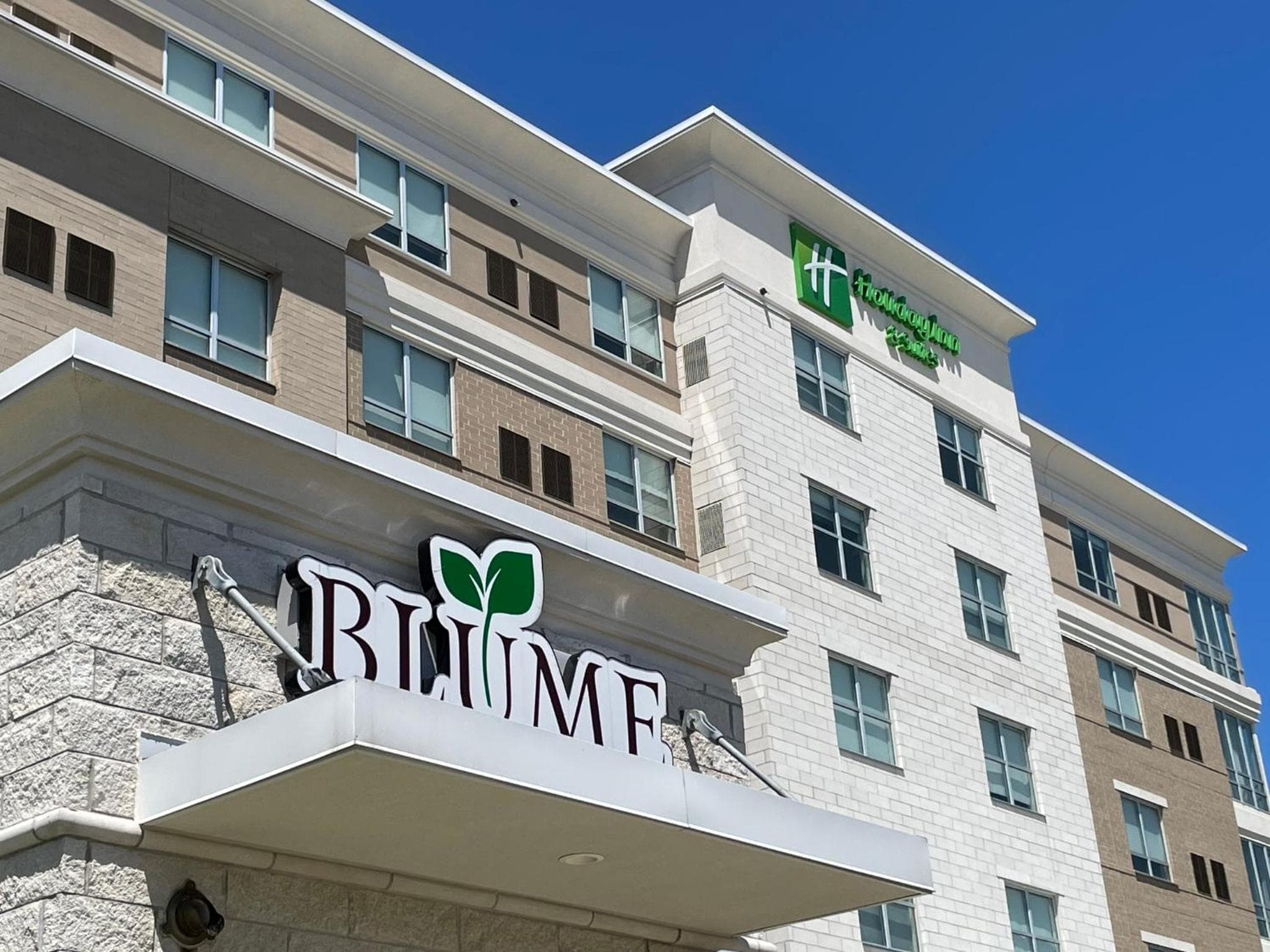 Holiday Inn & Suites Farmington Hills - Detroit NW by IHG