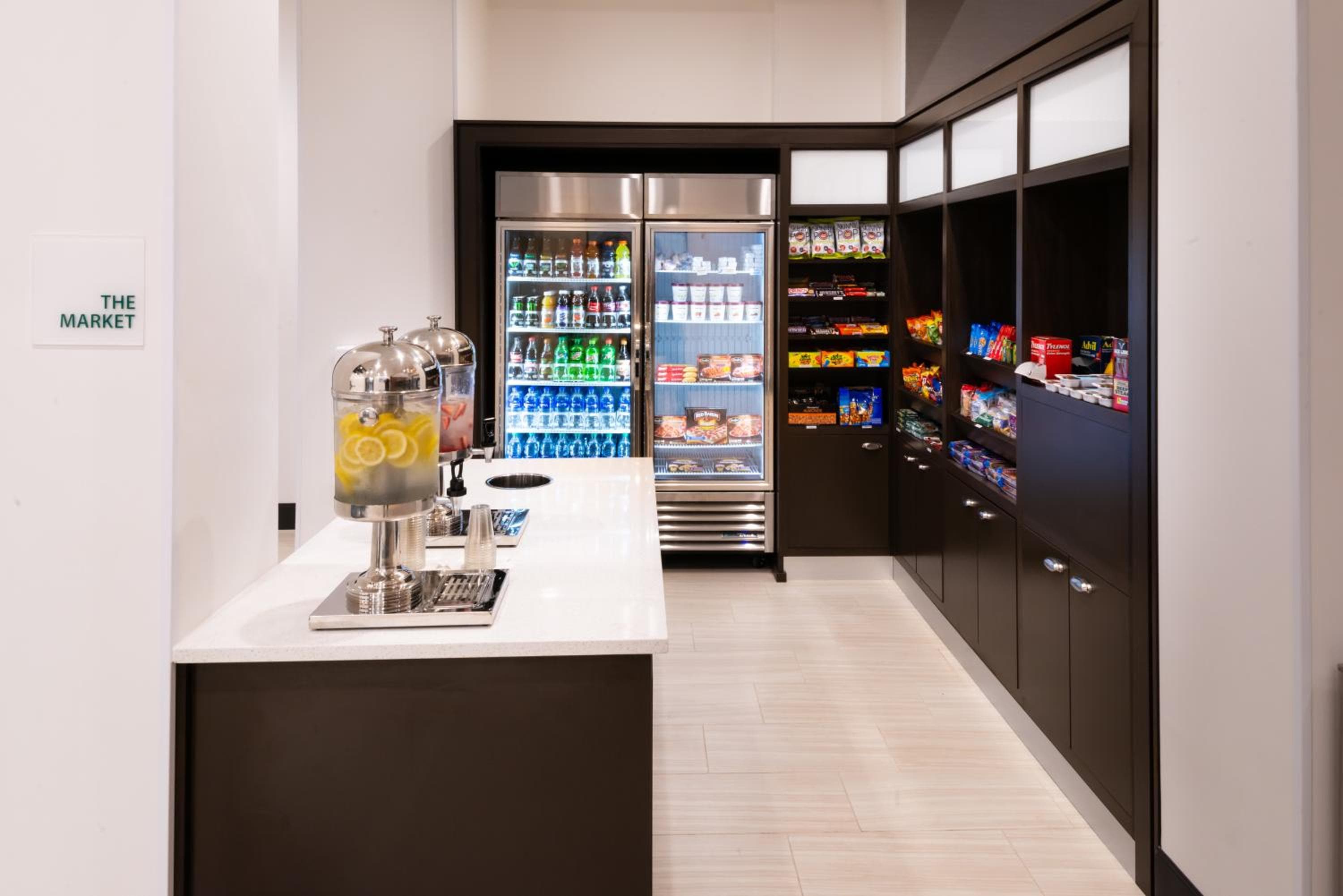 Holiday Inn & Suites Farmington Hills - Detroit NW by IHG