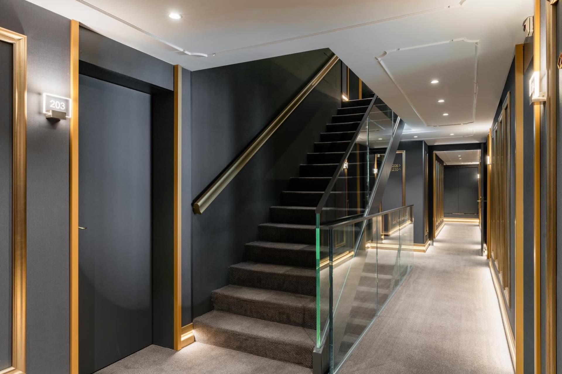 Royal Manotel